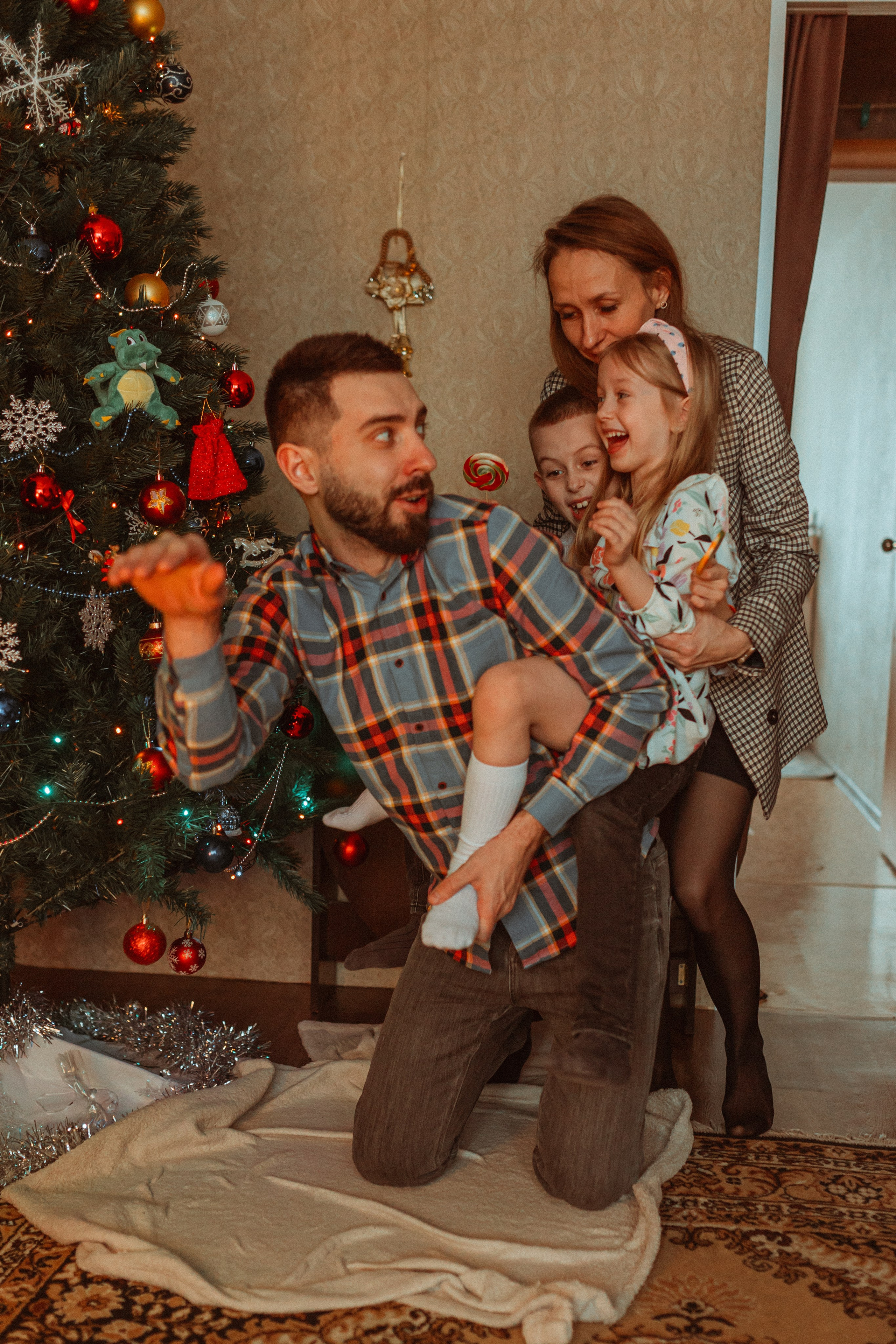 Марина с семьей. Семейный фотограф lifestyle в Новосибирске Елена Шпилевая