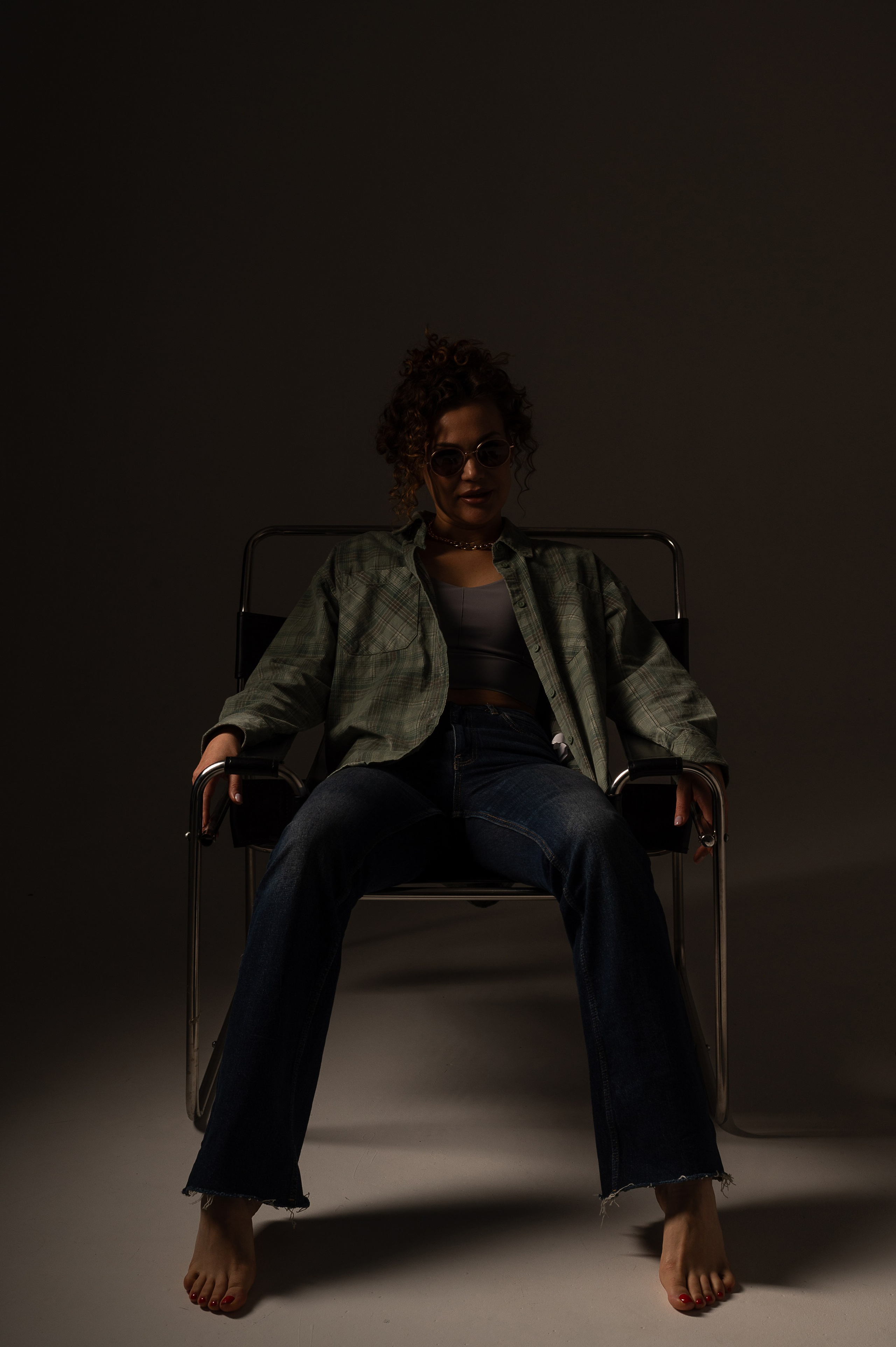 Женская фотосессия с применением рамок и масок на фоне. Женский фотограф Санкт-Петербург Александра Колий