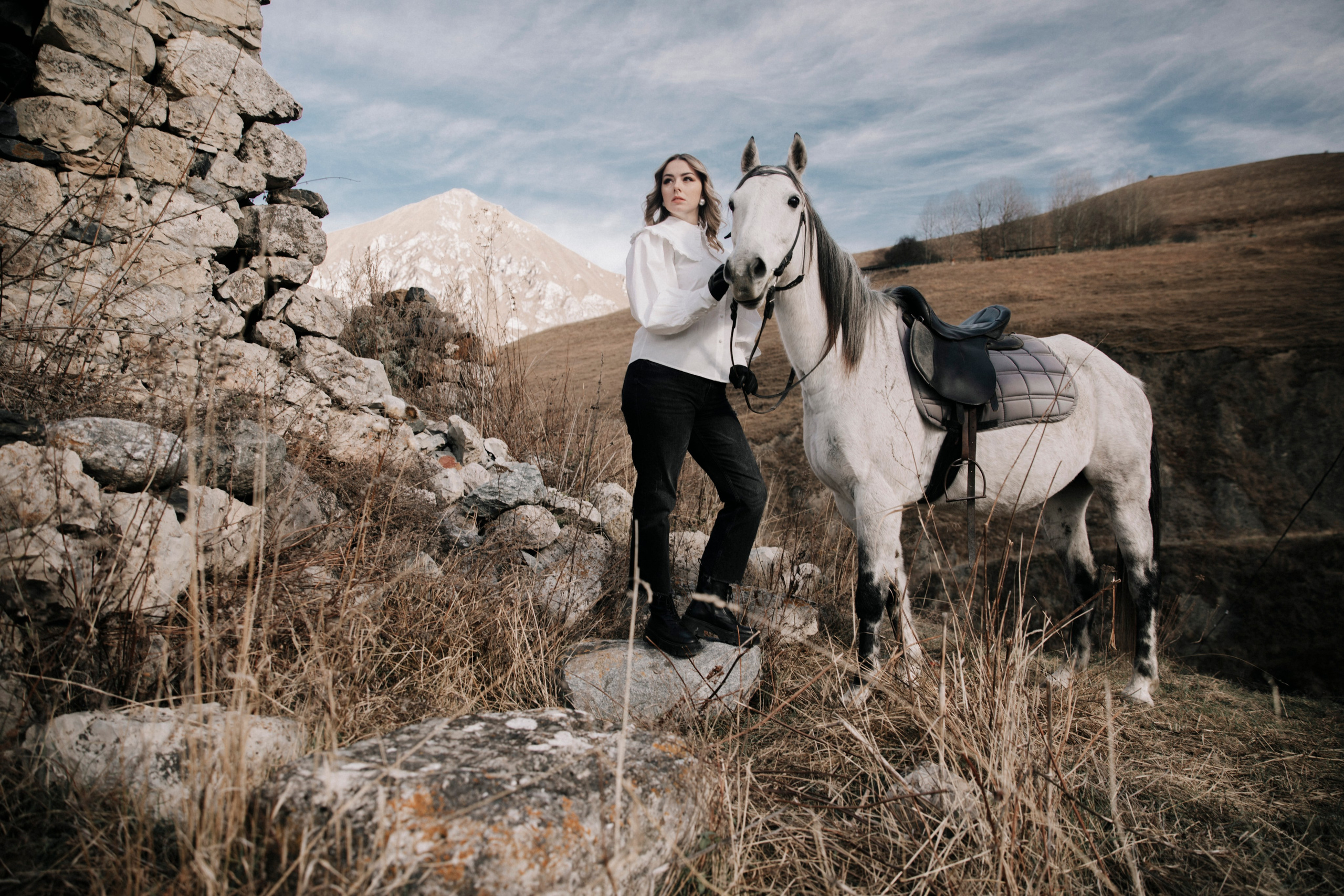 фотосессия с лошадью, фотосессия, лошадь, фотосессия в горах, фото с конем, фотография с лошадью, фотосессия, горы, Кавказ, фотосессия в песках, фотограф Осколкова Ульяна