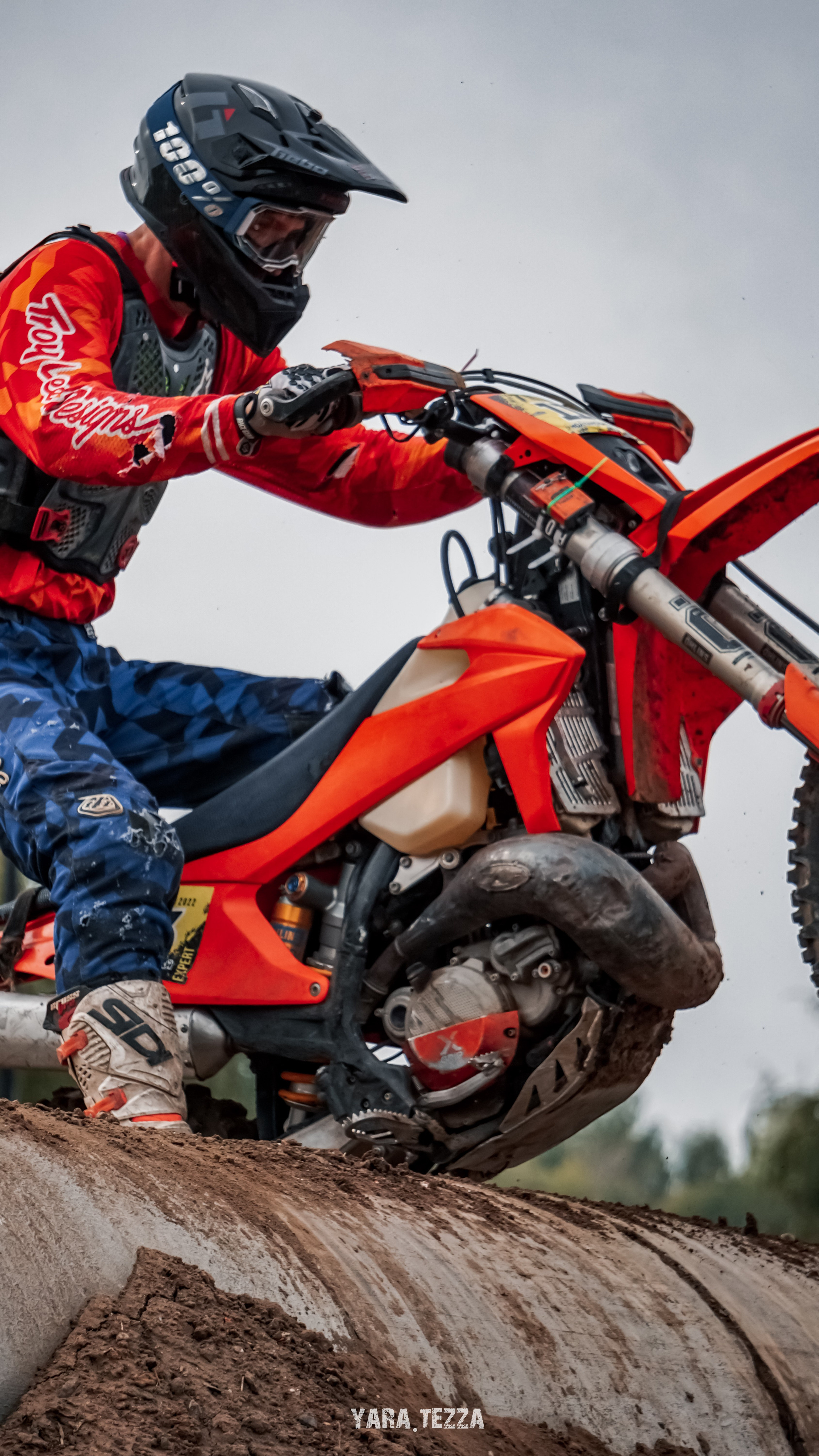 Motocross. Yaratezza production