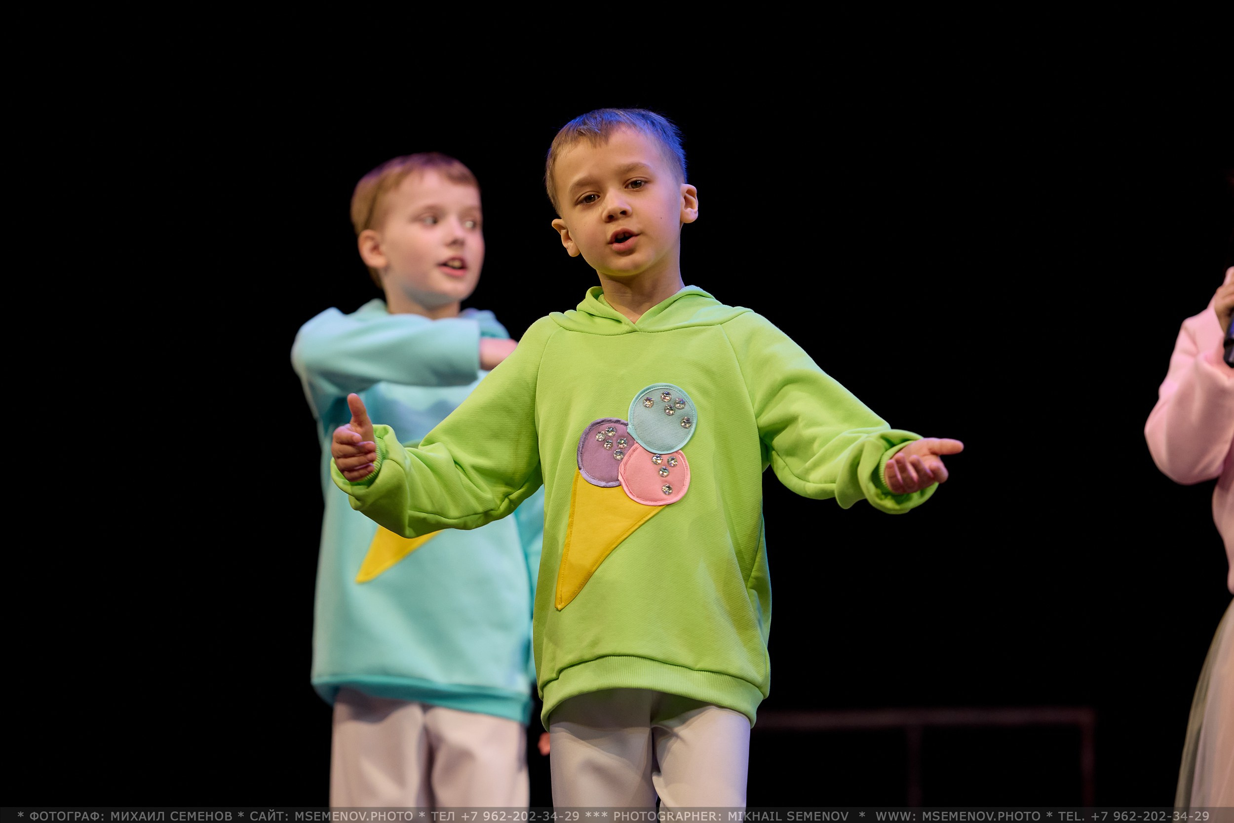 Концерт «Веселая семейка». Photographer for business Mikhail Semenov. Aqua photo studio, photo school