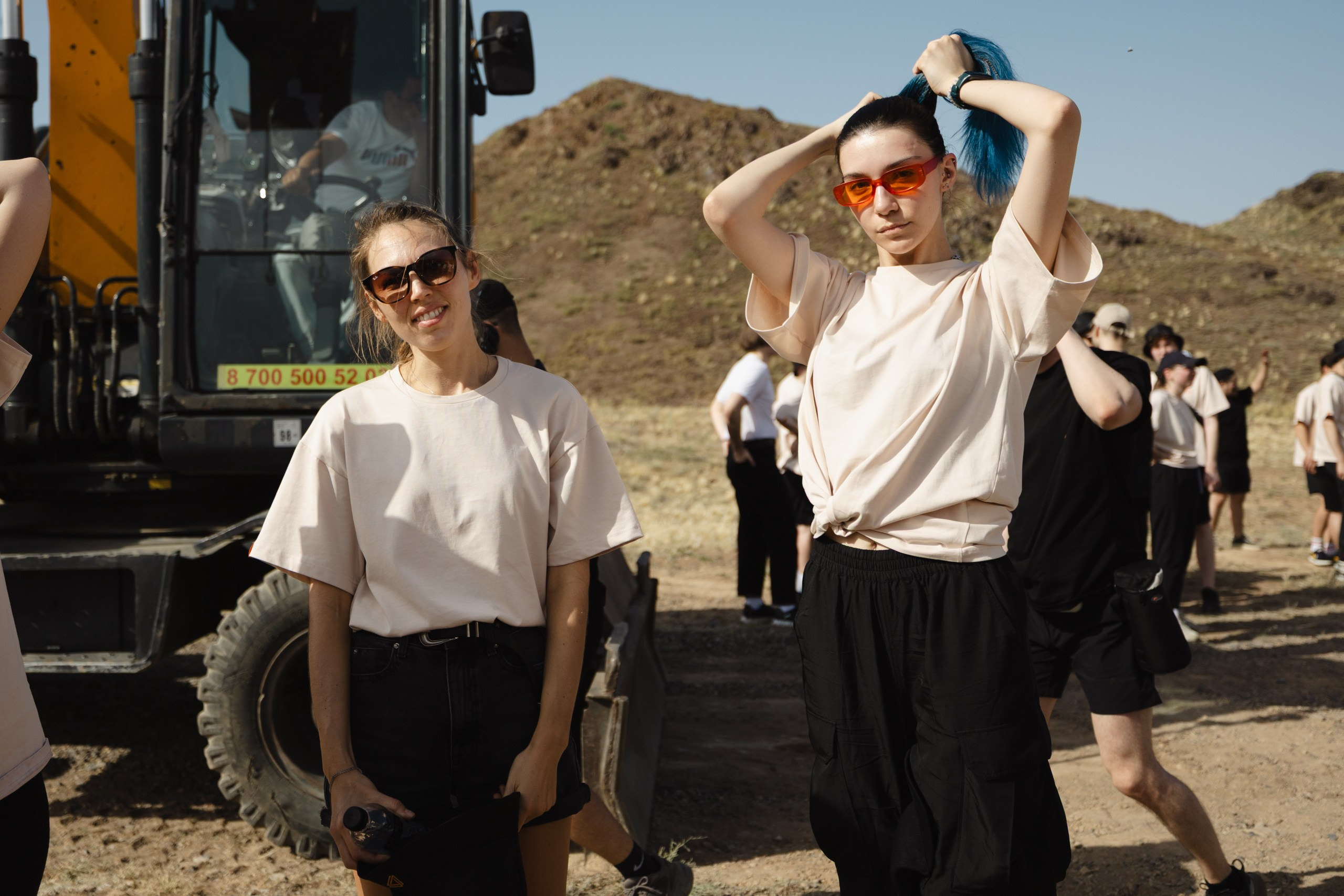 Здравствуйте! Я свадебный фотограф из Ульяновска, работаю в том числе по всей России и с выездом за границу. Снимаю свадьбы, lovestory, корпоративы, светский репортаж. Провожу обучение по фотографии, мастер-классы и воркшопы для других фотографов.