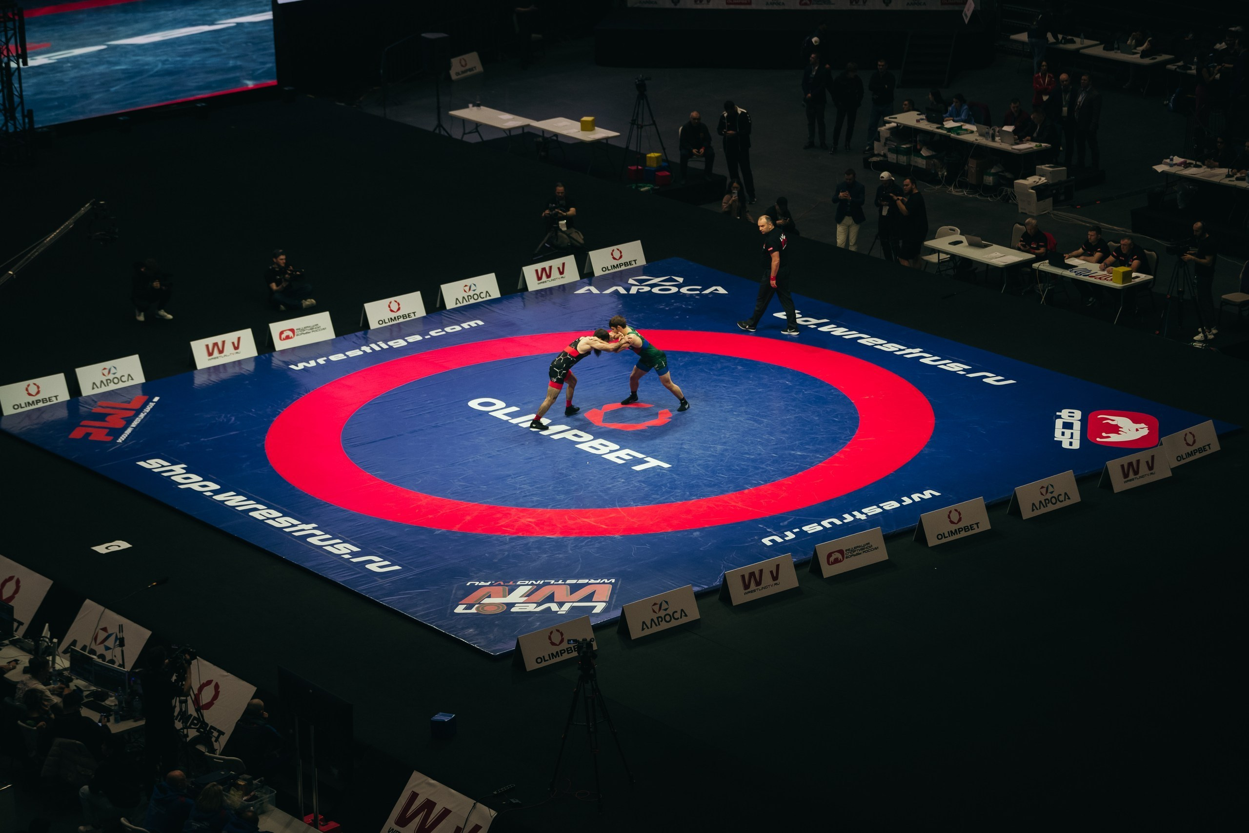 Спортивный фотограф Москва — ковёр чемпионата России по вольной борьбе