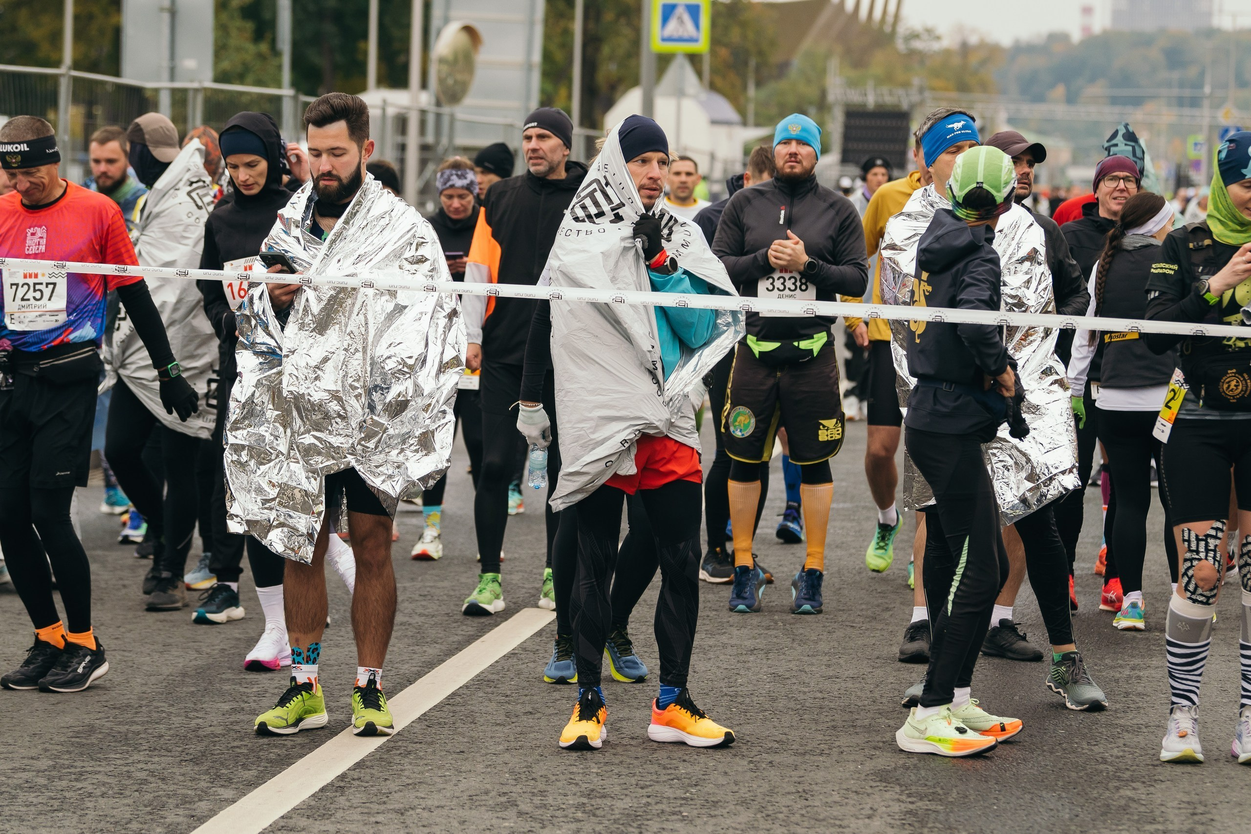 Спортивный фотограф Москва — Московский марафон, бегуны в стартовом коридоре