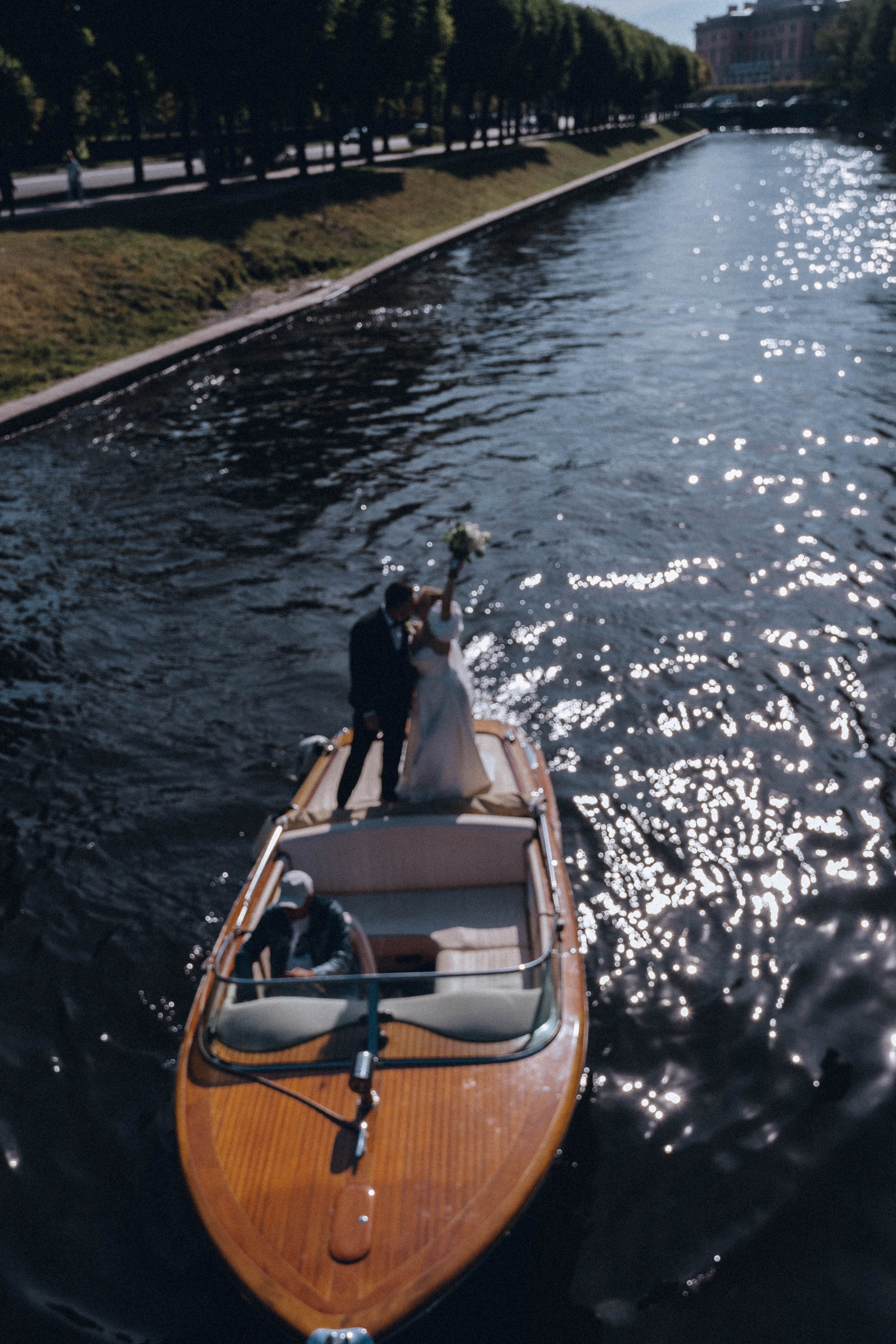 СВАДЕНБНАЯ СЬЕМКА НА КАТЕРЕ ПО КАНАЛАМ САНКТ-ПЕТЕРБУРГА И В АКВАТОРИИ НЕВЫ. Профессиональный фотограф, Санкт-Петербург — Виктория Богомолова
