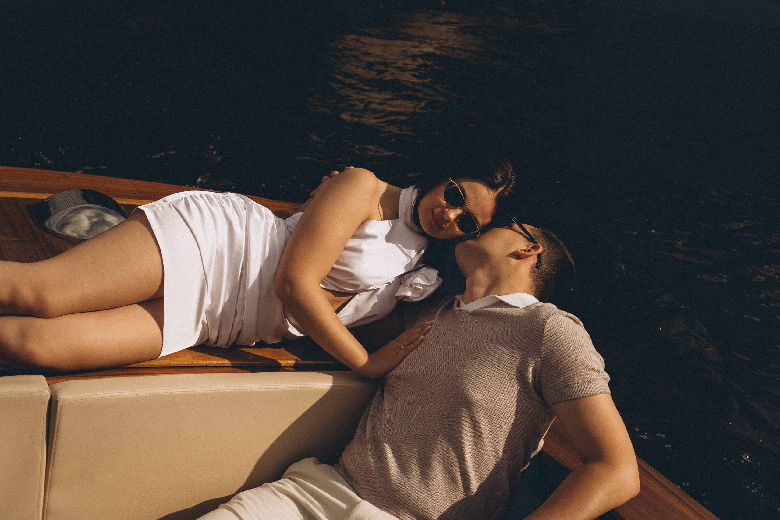 СВАДЕНБНАЯ СЬЕМКА НА КАТЕРЕ ПО КАНАЛАМ САНКТ-ПЕТЕРБУРГА И В АКВАТОРИИ НЕВЫ. Профессиональный фотограф, Санкт-Петербург — Виктория Богомолова