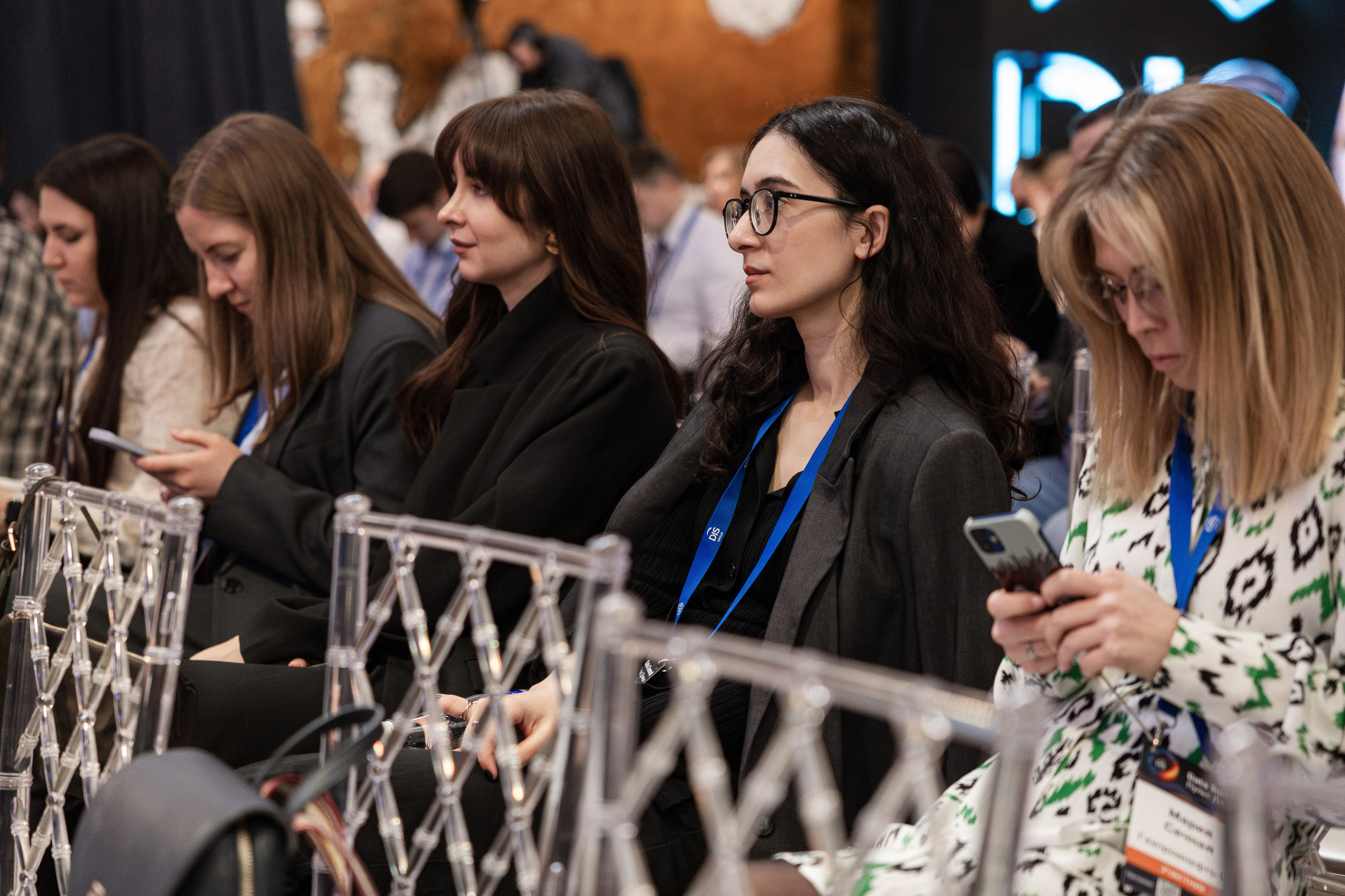 Data Summit 2025. Свадебный репортажный фотограф в Москве