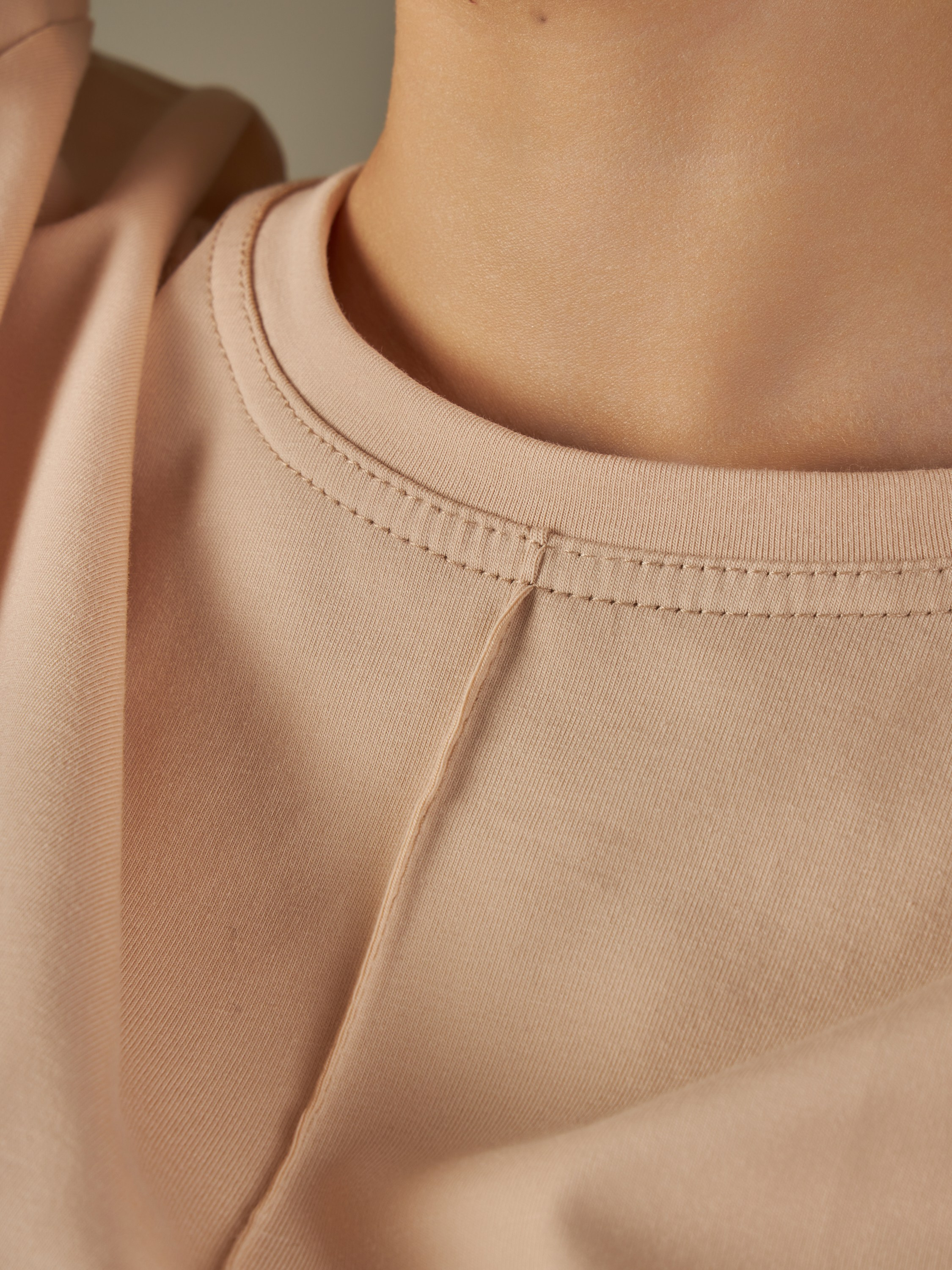 Одежда /маркетплейсы. Рекламный фотограф Ушаков Константин в Краснодаре