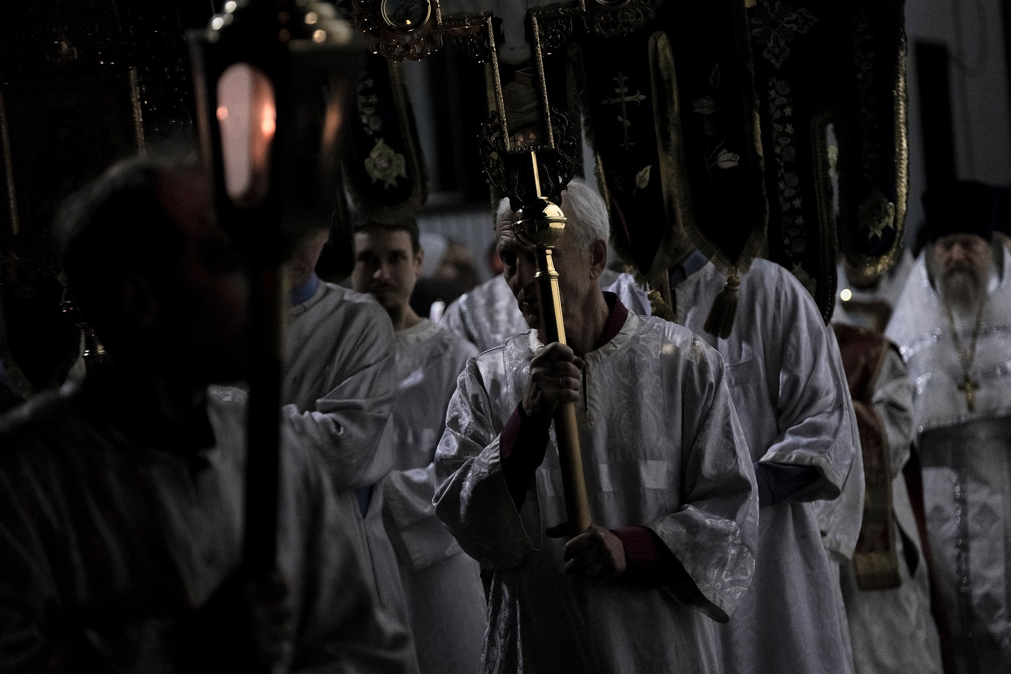 Никита Гольцов фотограф; Пасхальная служба у православных; Пасха; Служба в церкви; Крестный ход на Пасху; Репортажный фотограф в Томске;