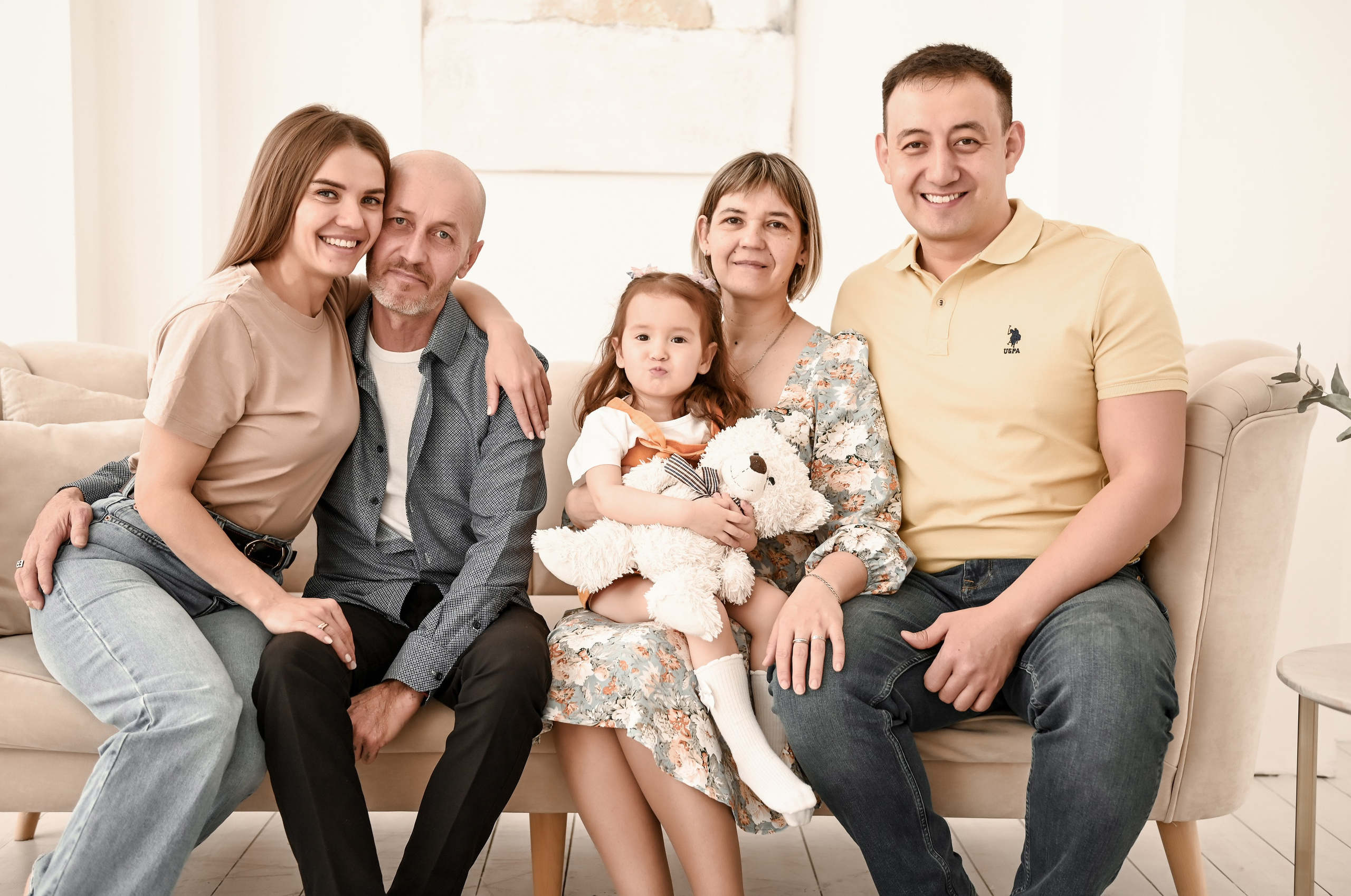 Семейная студийная  фотосессия 2. Свадебный, семейный, детский, контент фотограф в Омске Максим Ильин