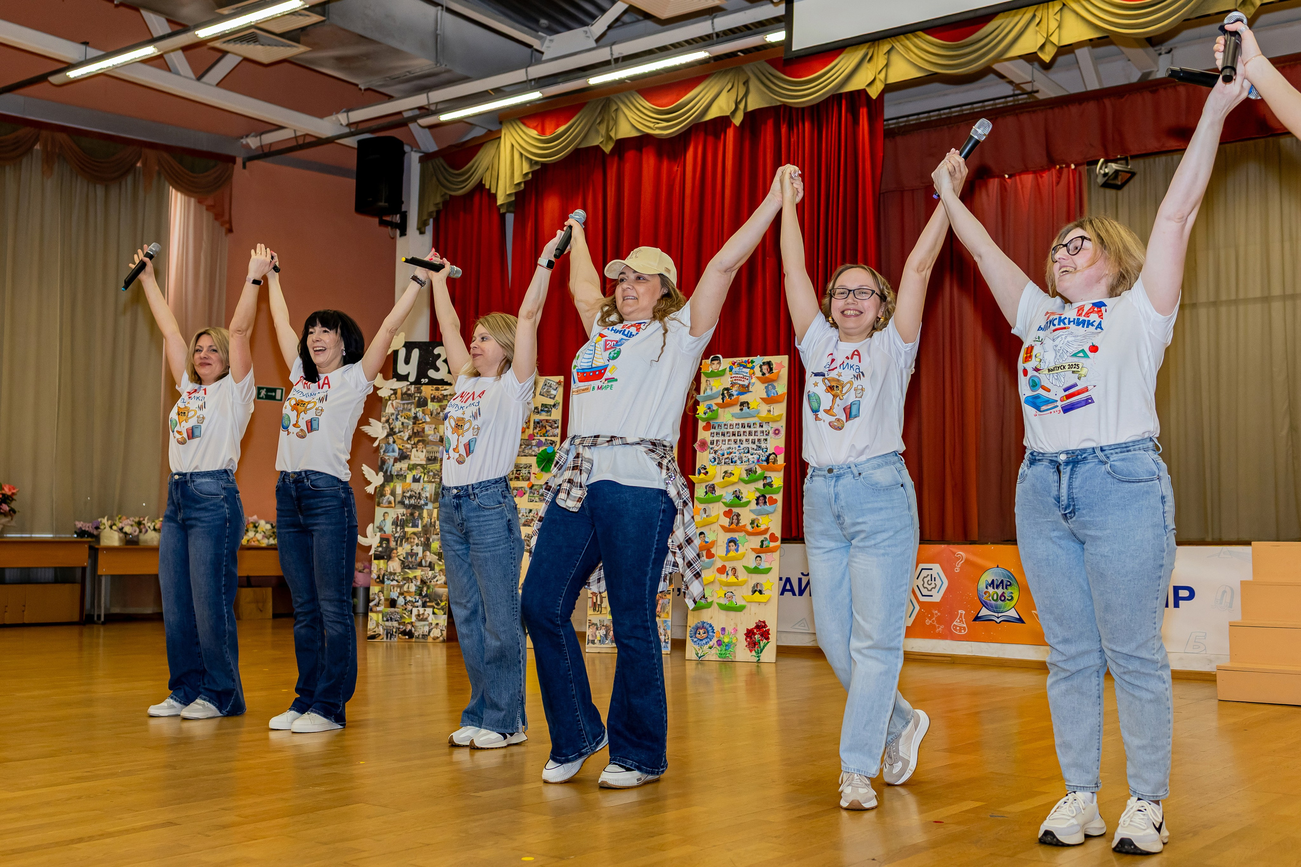 Выпускной праздник в начальной школе. Фотограф и видеограф Москва. Свадебный фотограф, видеограф. Выпускные альбомы. Оживающие альбомы