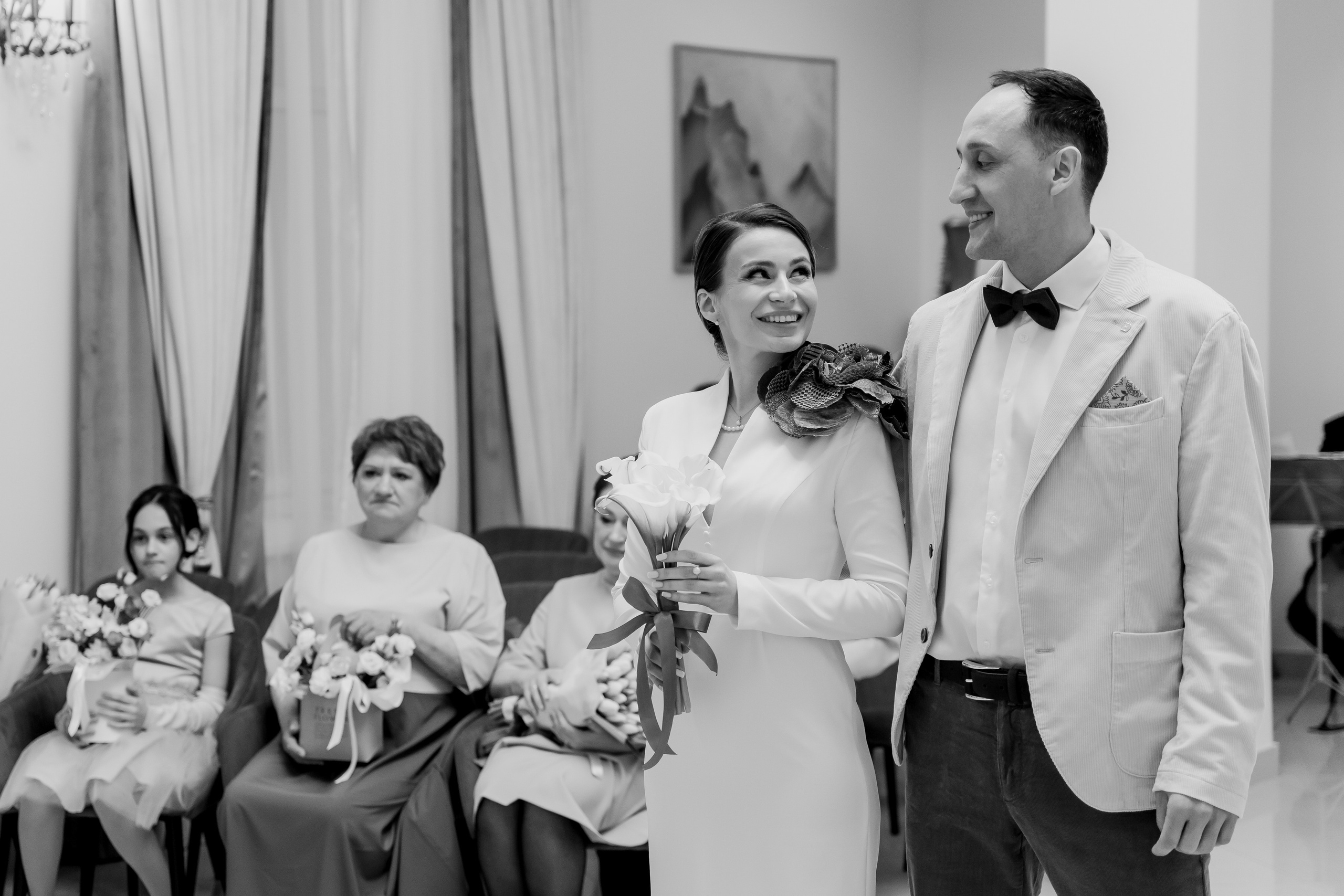 Свадебный фотограф в Москве. Свадебный фотограф Видное, Бутово, Домодедово, Щербинка, Царицыно. Свадебная фотосессия и сборы невесты в отеле Soluxe. Регистрация брака во дворце бракосочетания ВДНХ. Свадьба на ВДНХ. Свадебная фотосессия с ретро автомобилем Чайка. 