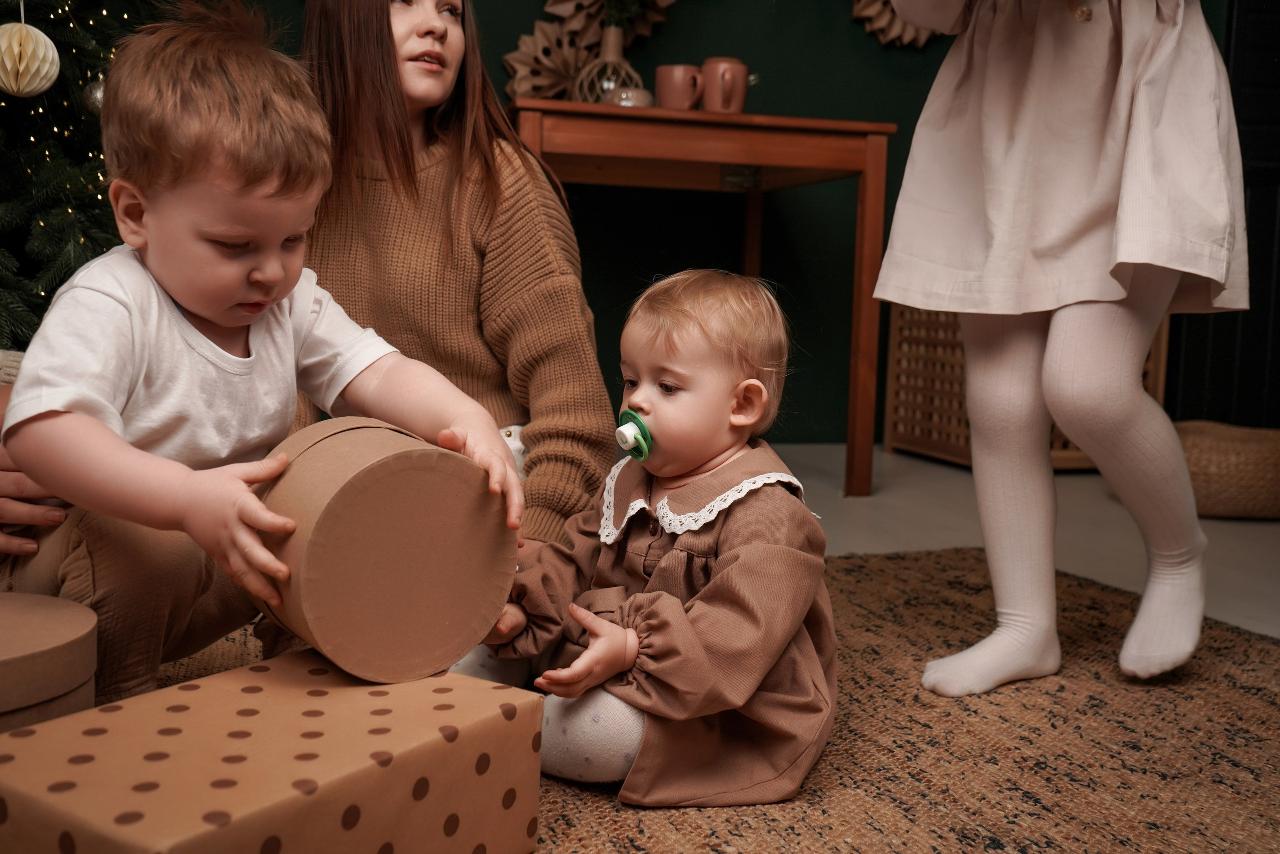 Новогодняя семейная фотосессия в фотостудии Рафинад. Фотограф Ростов-на-Дону и Новочеркасск. Свадебный фотограф в Ростове-на-Дону. Таинство Крещения и Венчания, семейные фотосессии. Алёна Чёботова