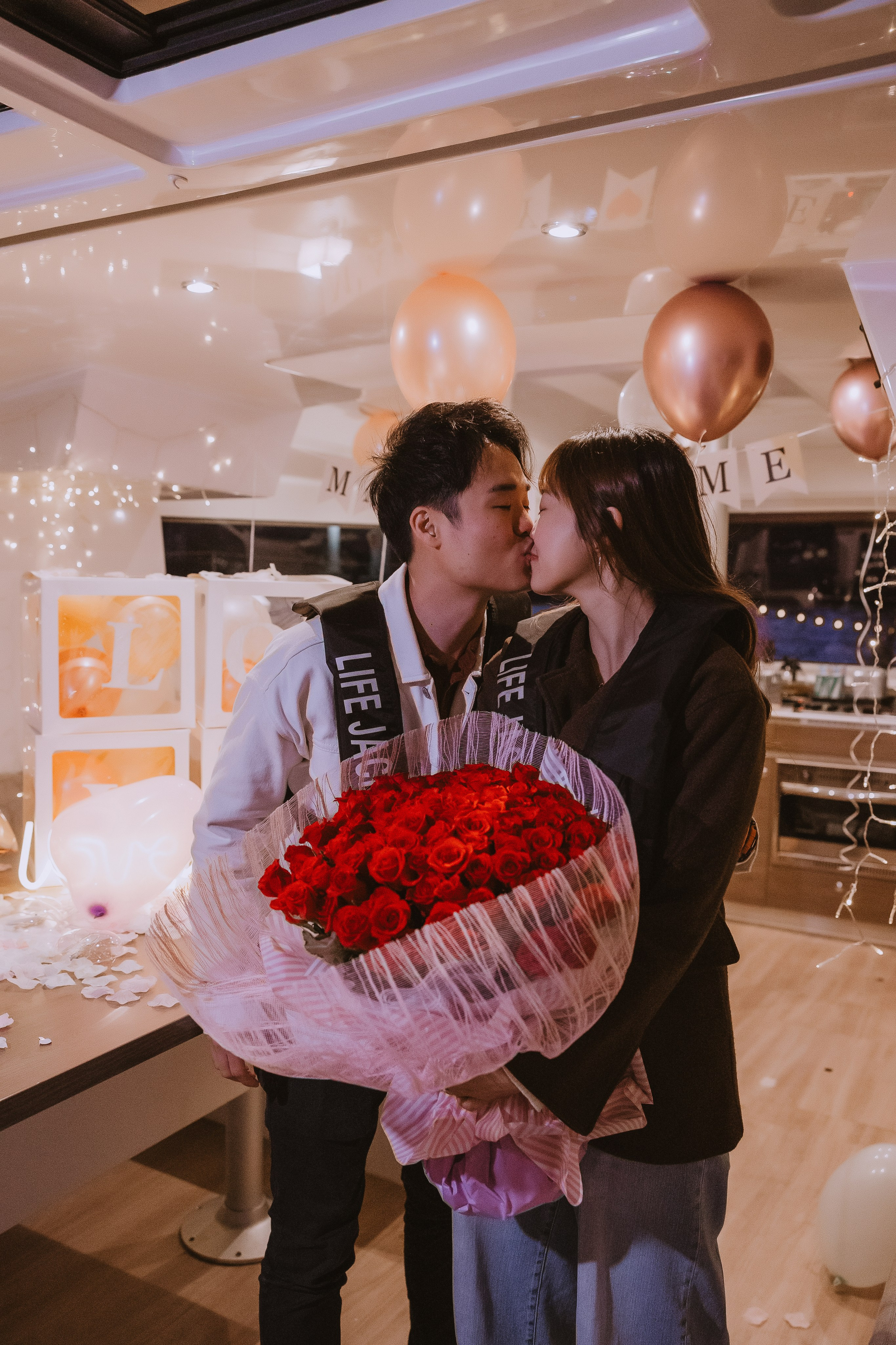 Предложение руки и сердца на яхте во время вечерней прогулке в Пусане. ВАШ ФОТОГРАФ В ПУСАНЕ (Южная Корея) Александра Ануфрий