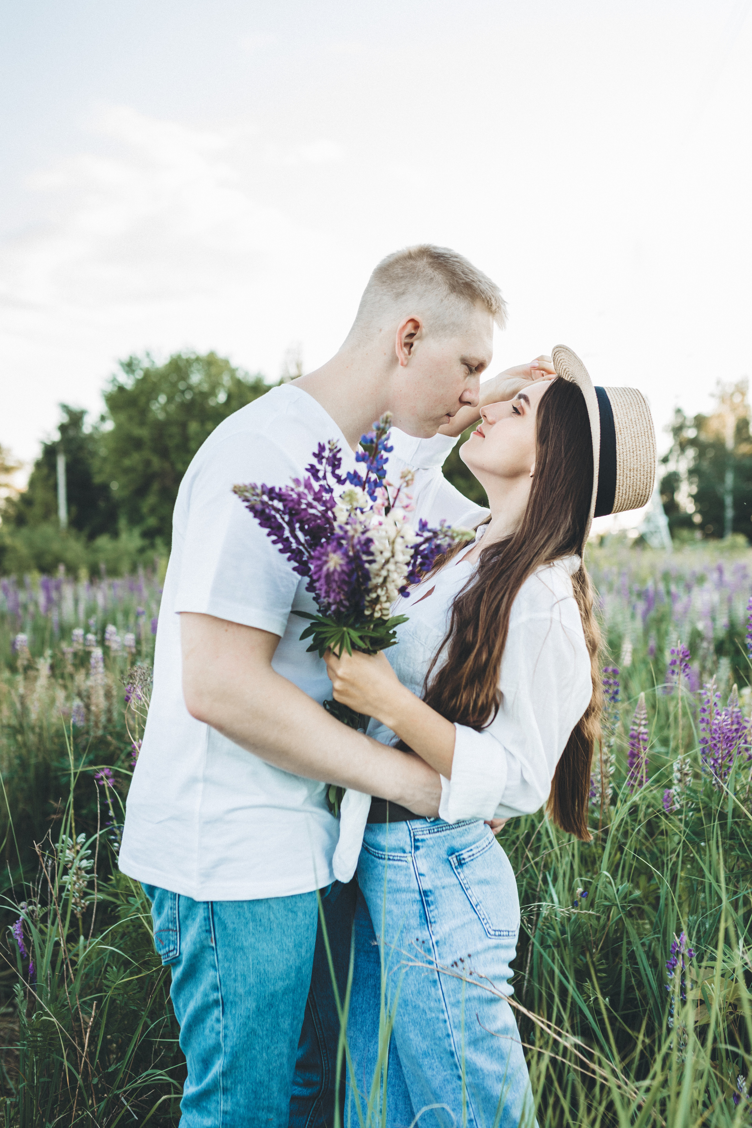 Прогулка по люпиновому полю с Лешей, Кристиной и Мишенькой. Мария Беседина. Фотография о любви