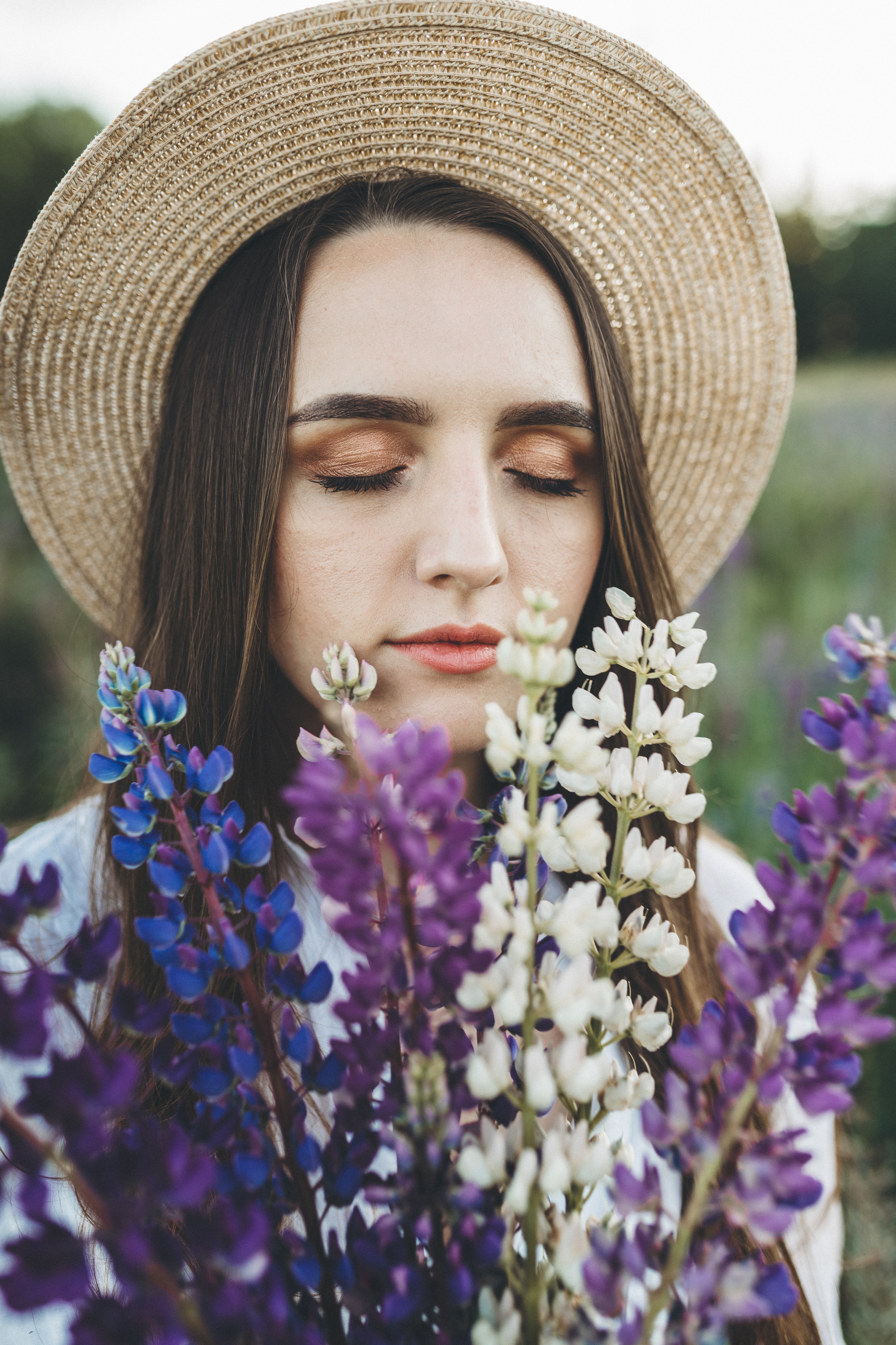 Прогулка по люпиновому полю с Лешей, Кристиной и Мишенькой. Мария Беседина. Фотография о любви