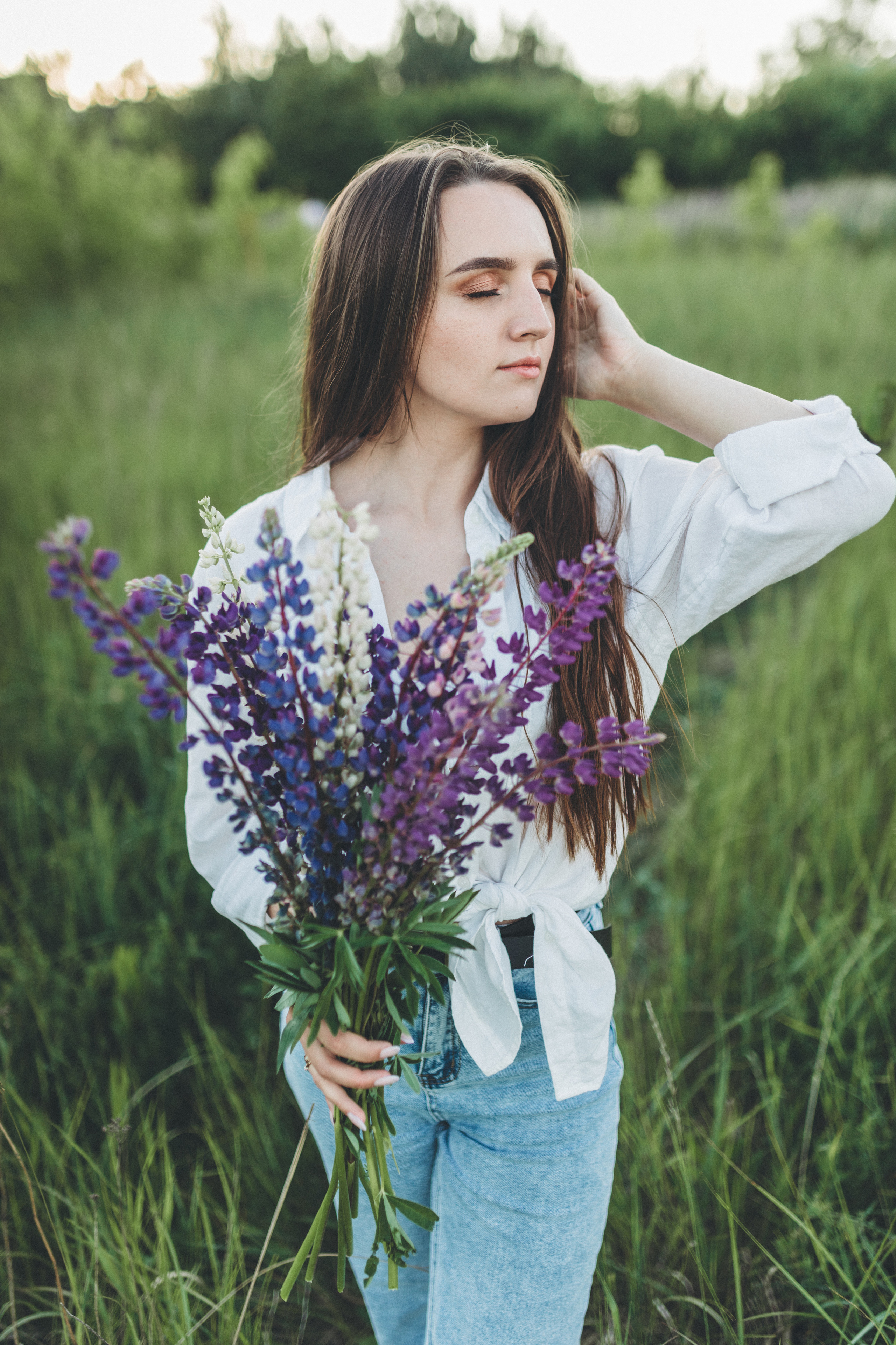 Прогулка по люпиновому полю с Лешей, Кристиной и Мишенькой. Мария Беседина. Фотография о любви