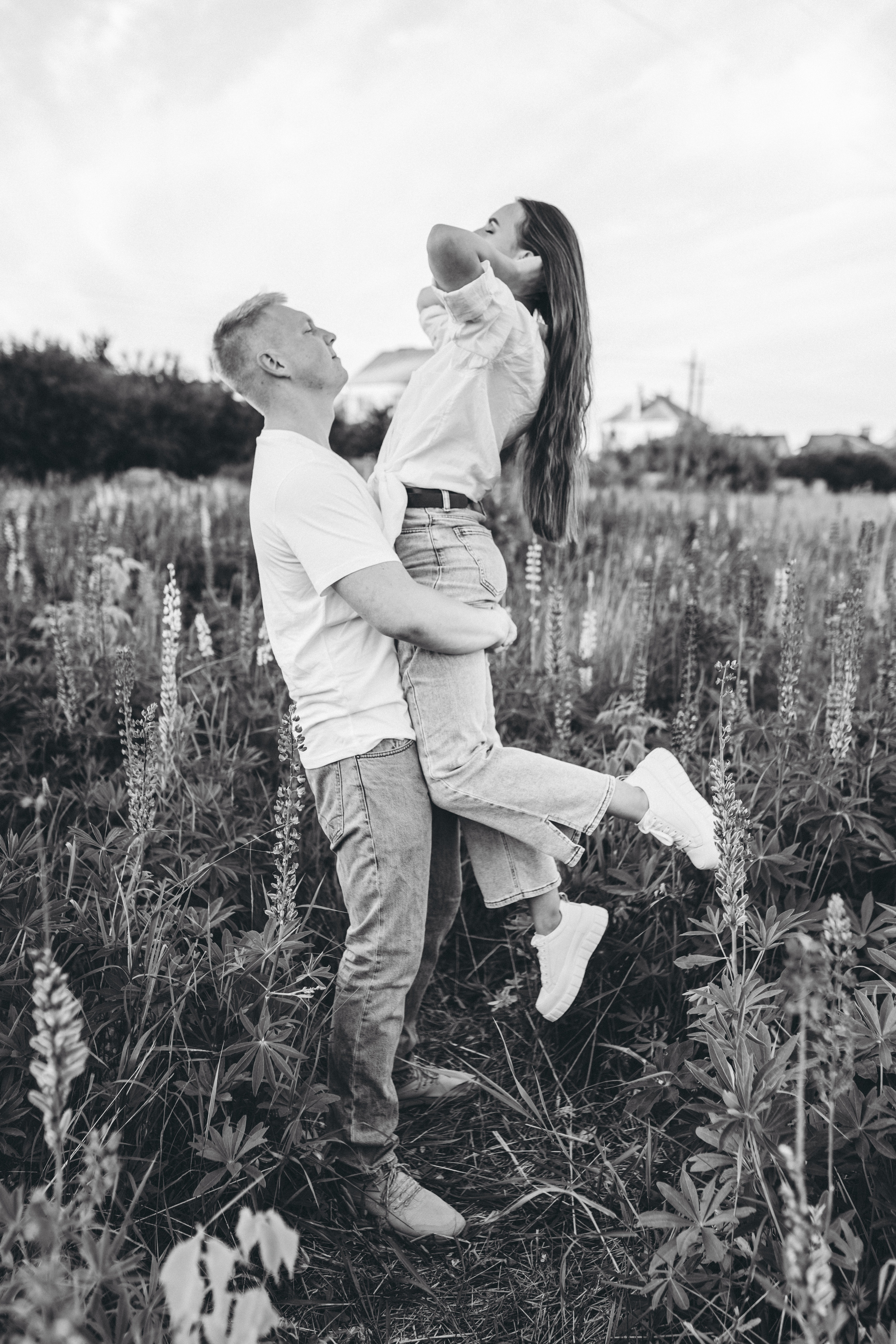 Прогулка по люпиновому полю с Лешей, Кристиной и Мишенькой. Мария Беседина. Фотография о любви