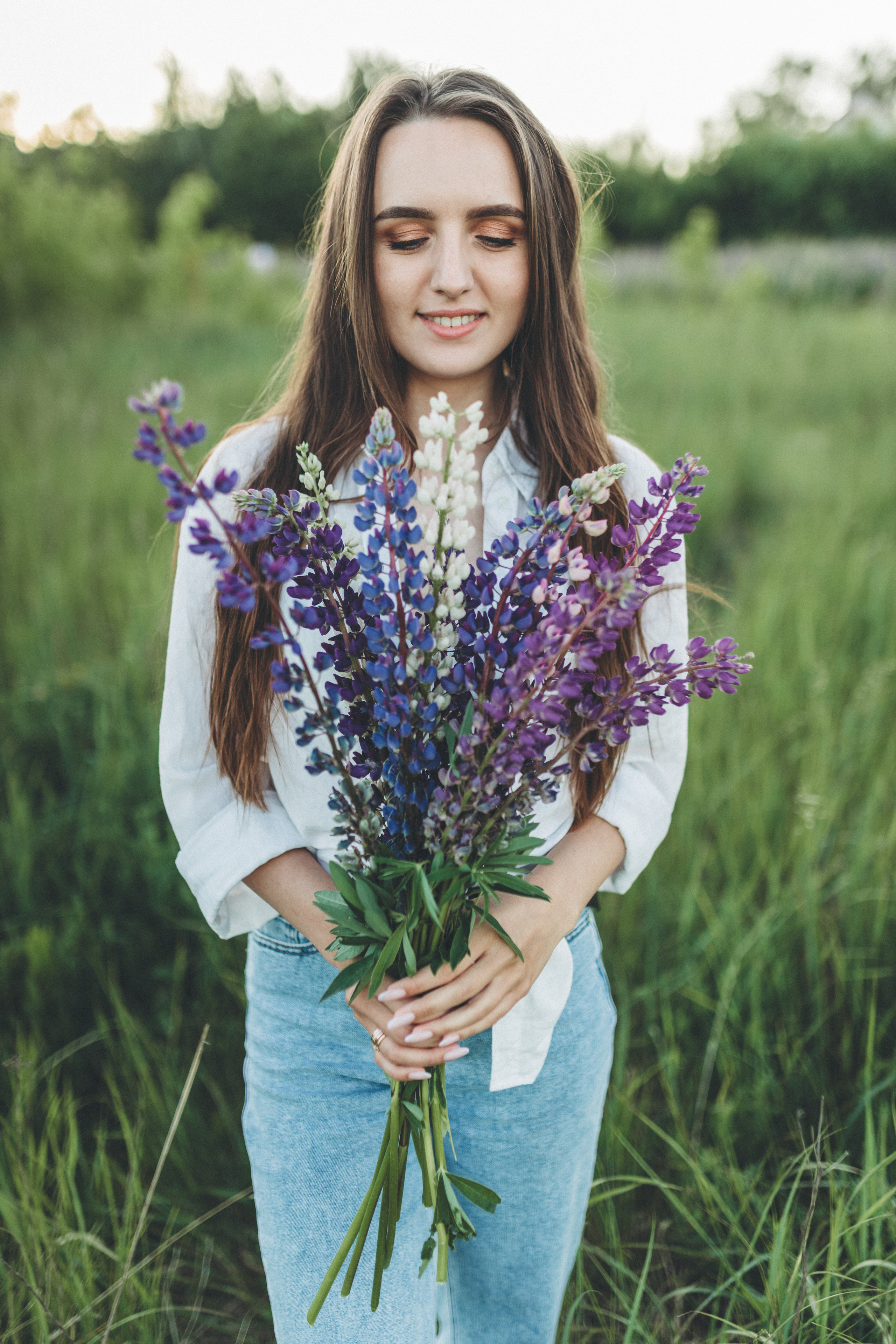 Прогулка по люпиновому полю с Лешей, Кристиной и Мишенькой. Мария Беседина. Фотография о любви
