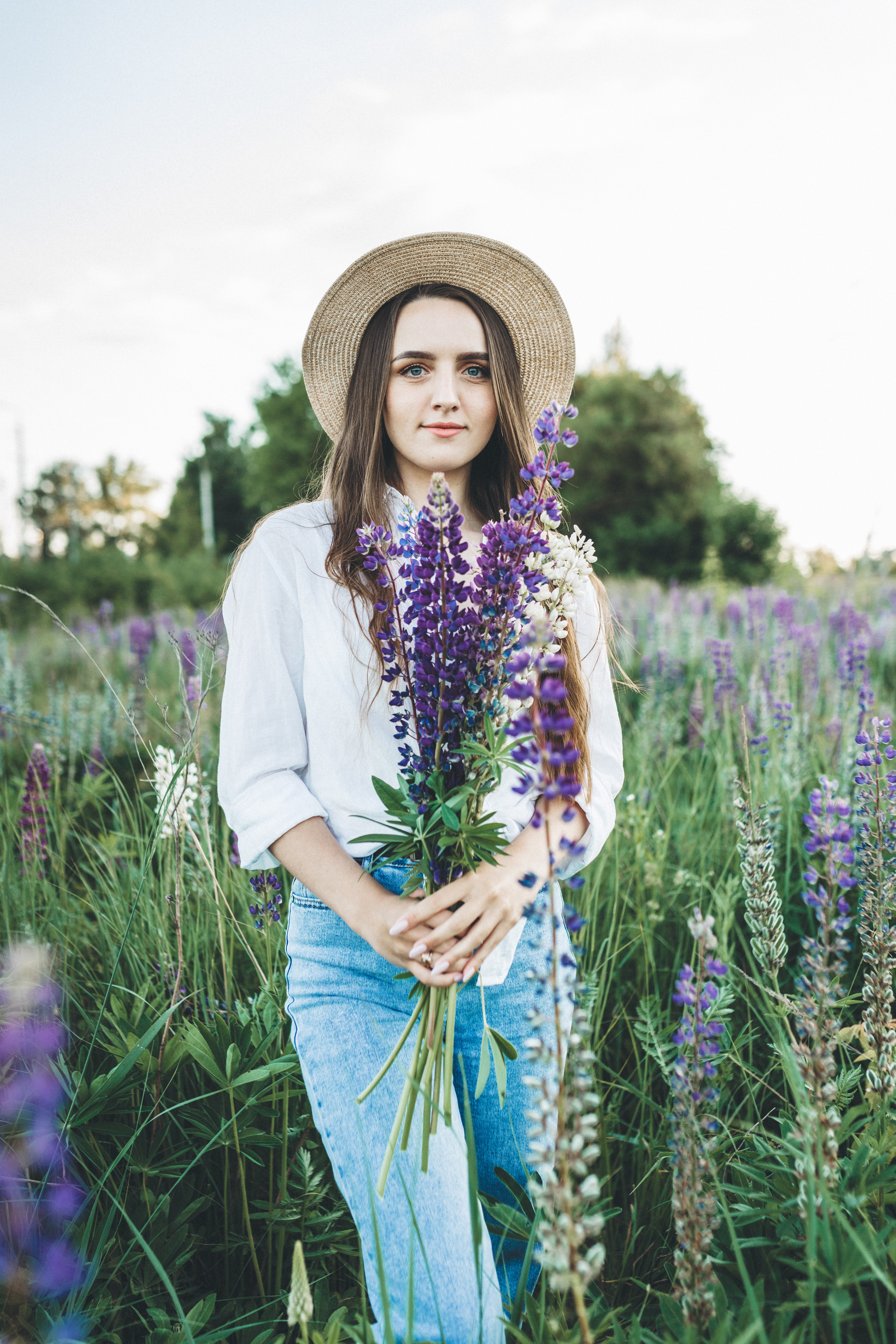 Прогулка по люпиновому полю с Лешей, Кристиной и Мишенькой. Мария Беседина. Фотография о любви