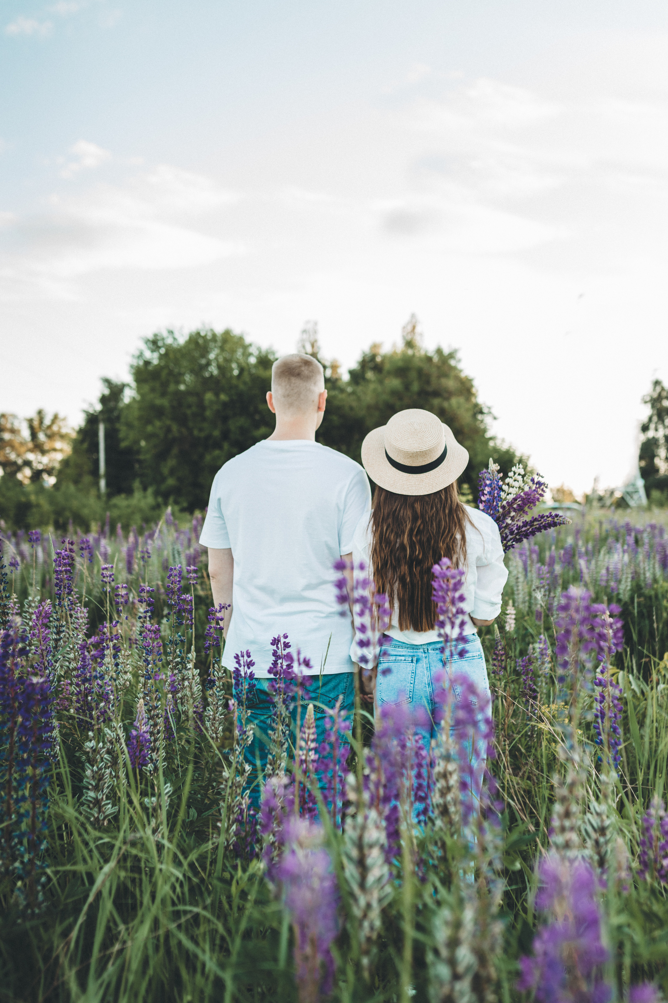 Прогулка по люпиновому полю с Лешей, Кристиной и Мишенькой. Мария Беседина. Фотография о любви
