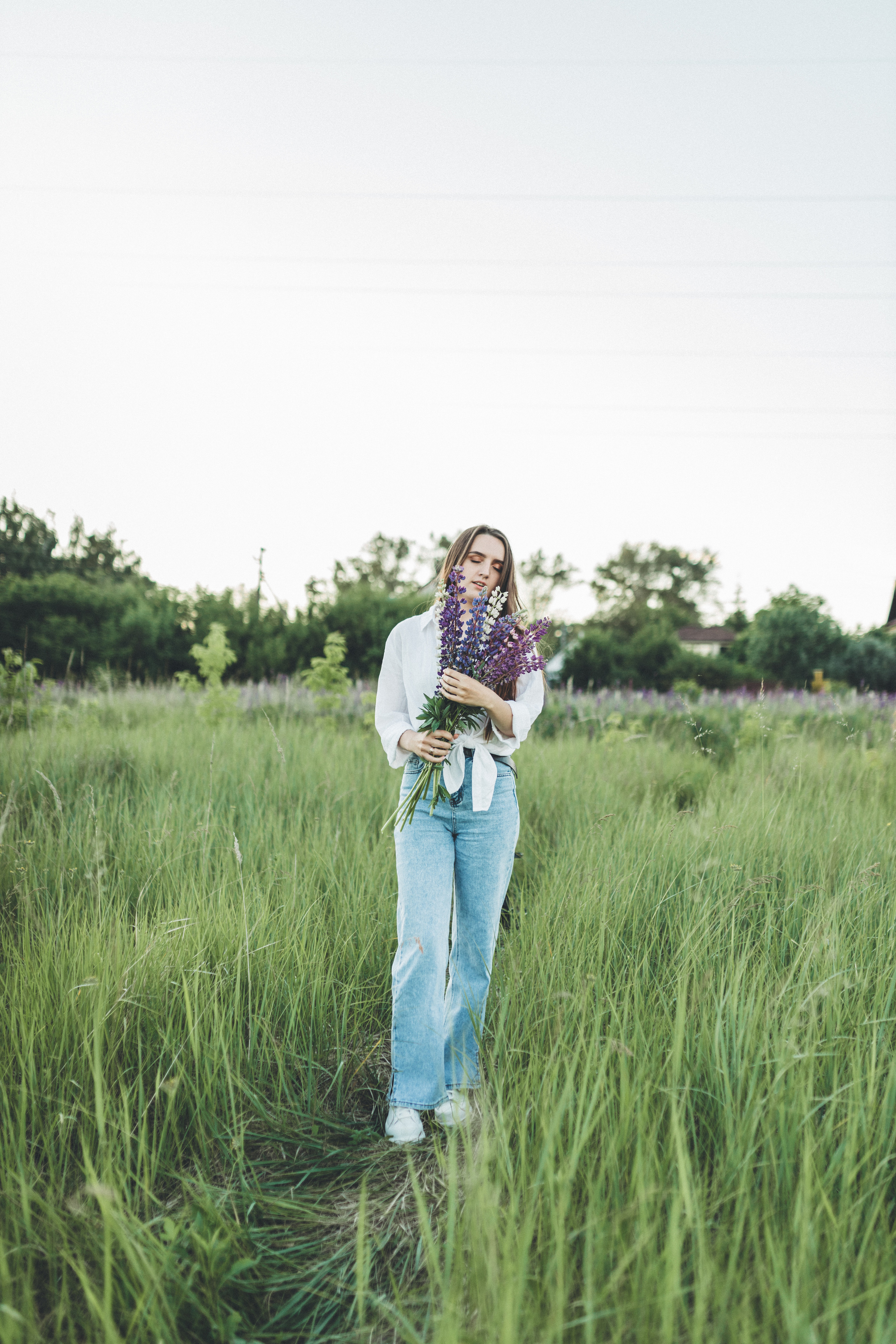 Прогулка по люпиновому полю с Лешей, Кристиной и Мишенькой. Мария Беседина. Фотография о любви