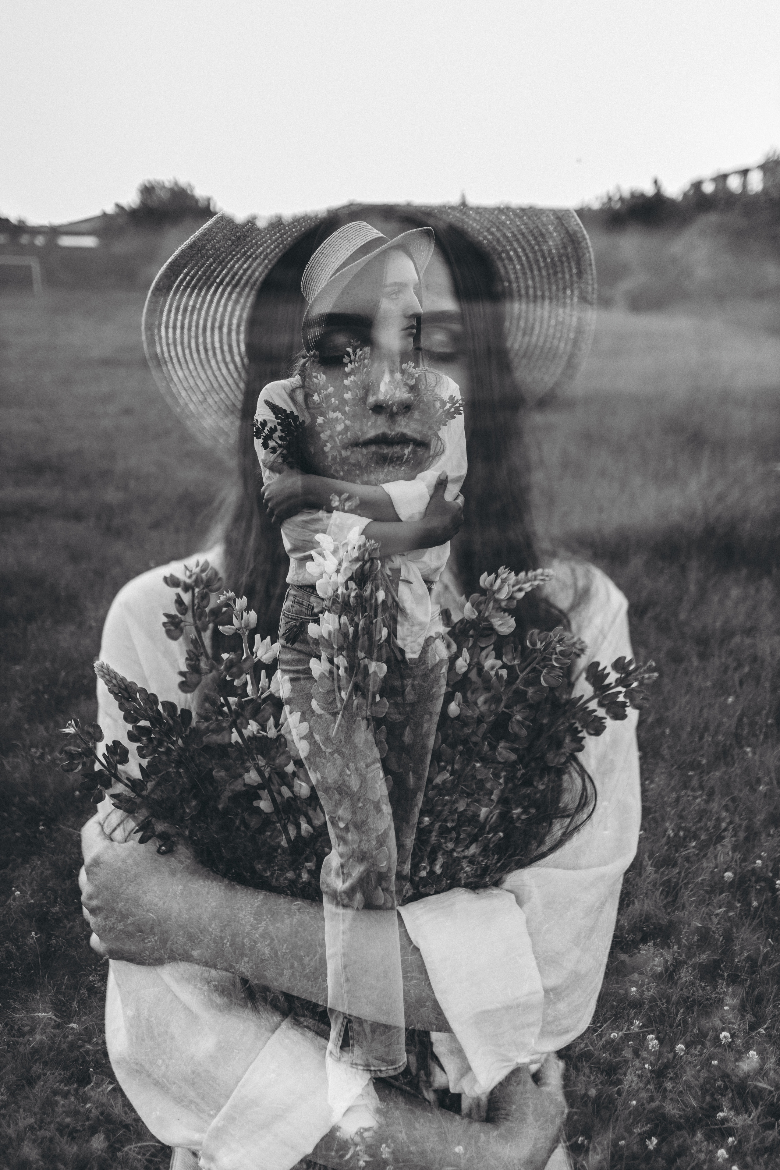 Прогулка по люпиновому полю с Лешей, Кристиной и Мишенькой. Мария Беседина. Фотография о любви