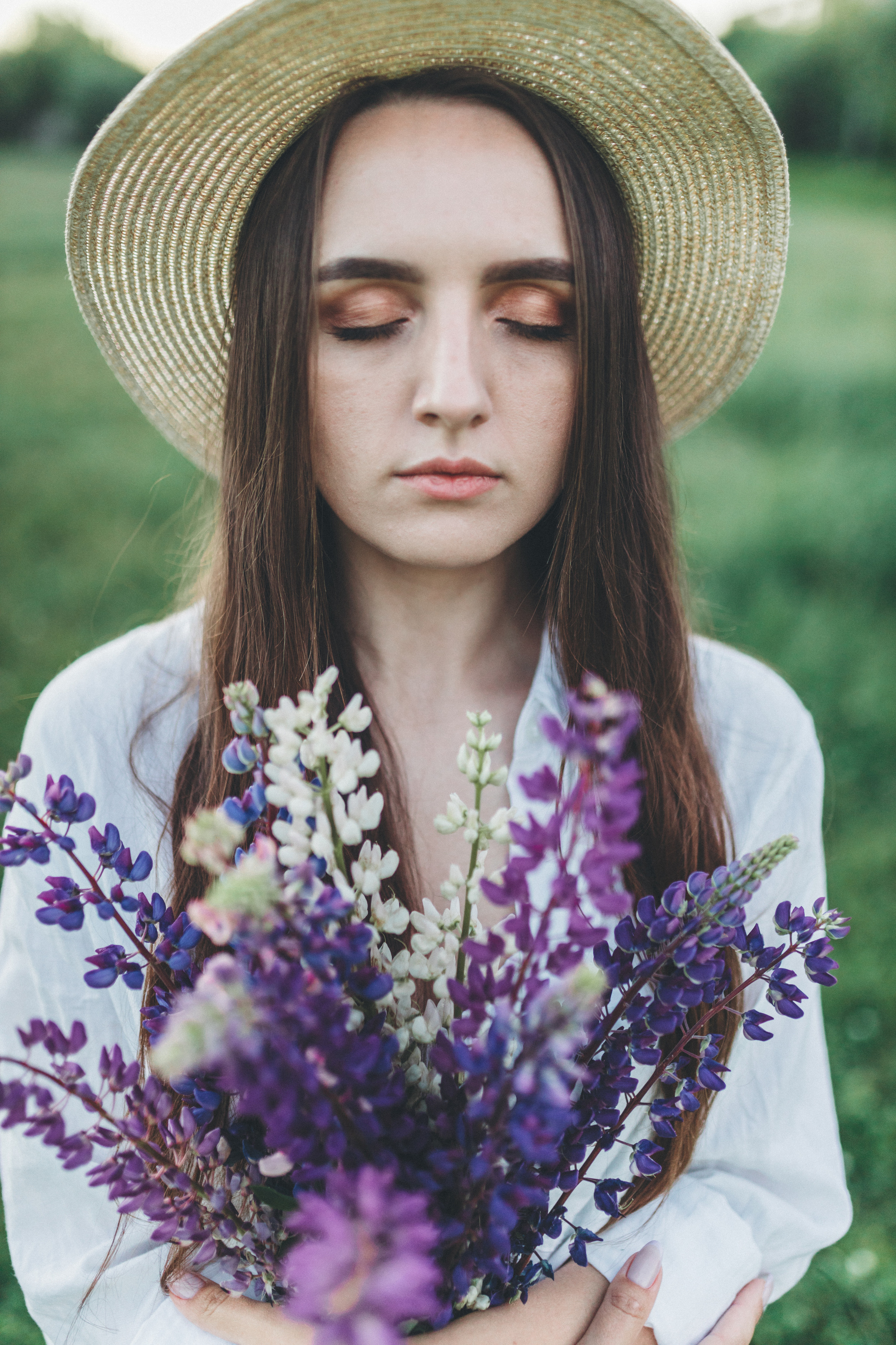 Прогулка по люпиновому полю с Лешей, Кристиной и Мишенькой. Мария Беседина. Фотография о любви