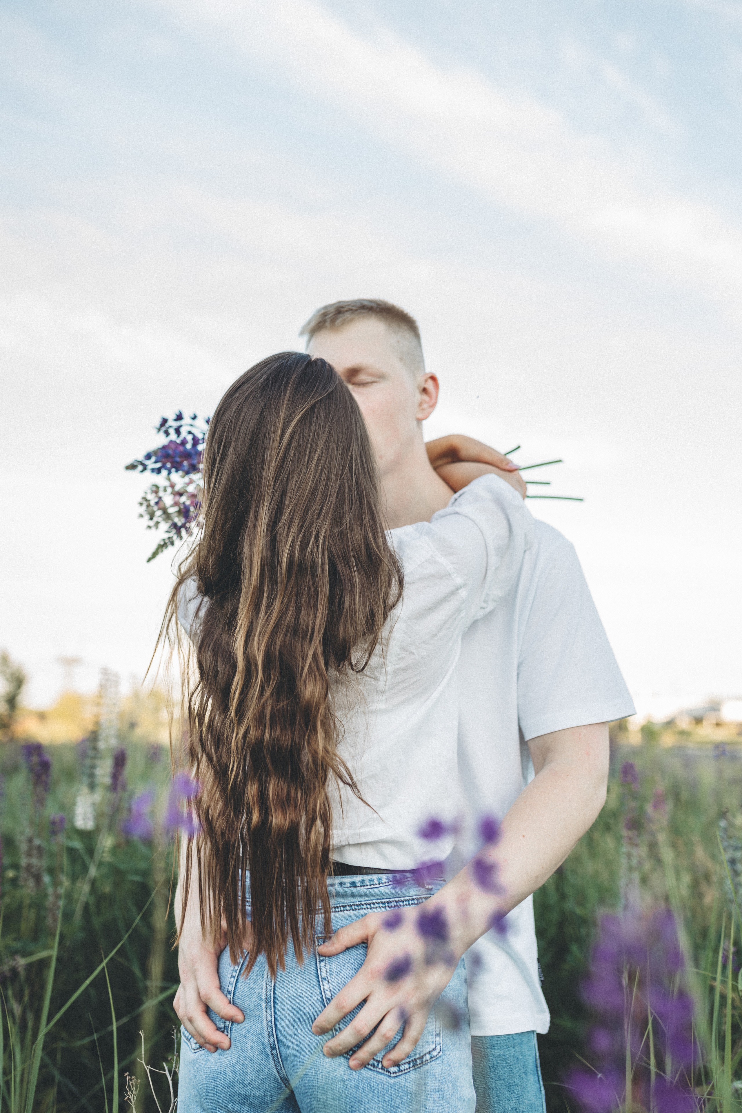 Прогулка по люпиновому полю с Лешей, Кристиной и Мишенькой. Мария Беседина. Фотография о любви