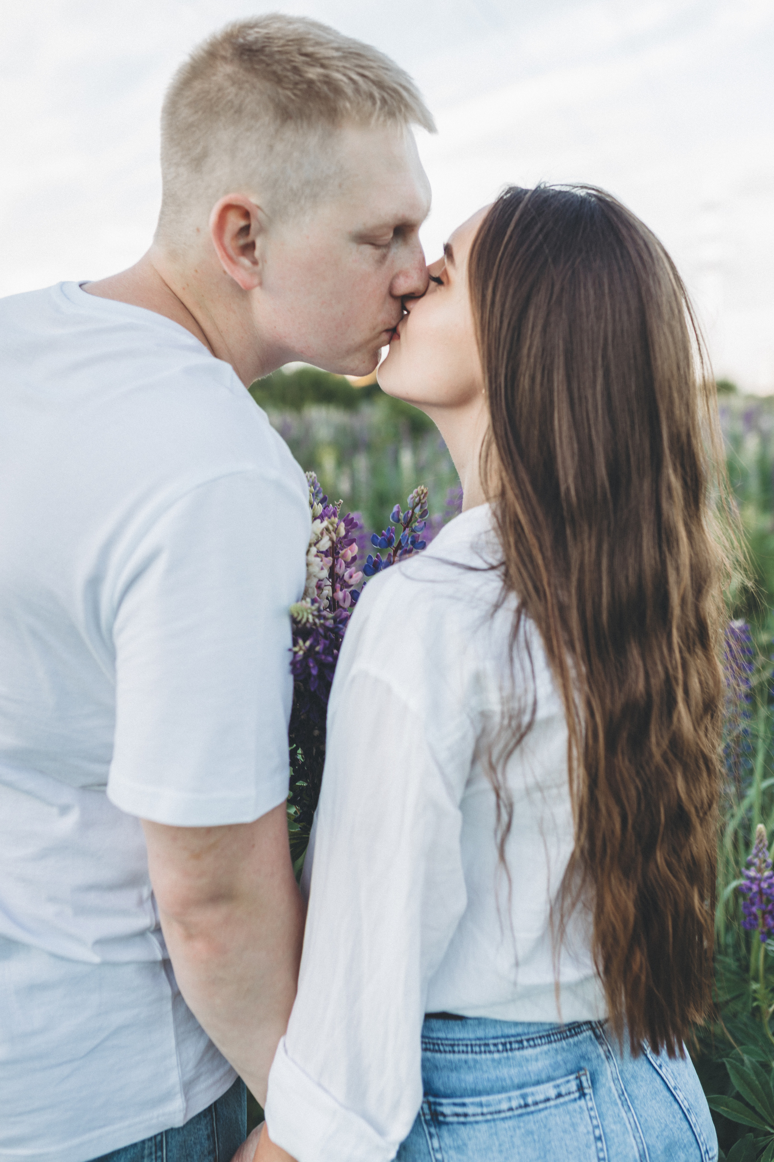 Прогулка по люпиновому полю с Лешей, Кристиной и Мишенькой. Мария Беседина. Фотография о любви