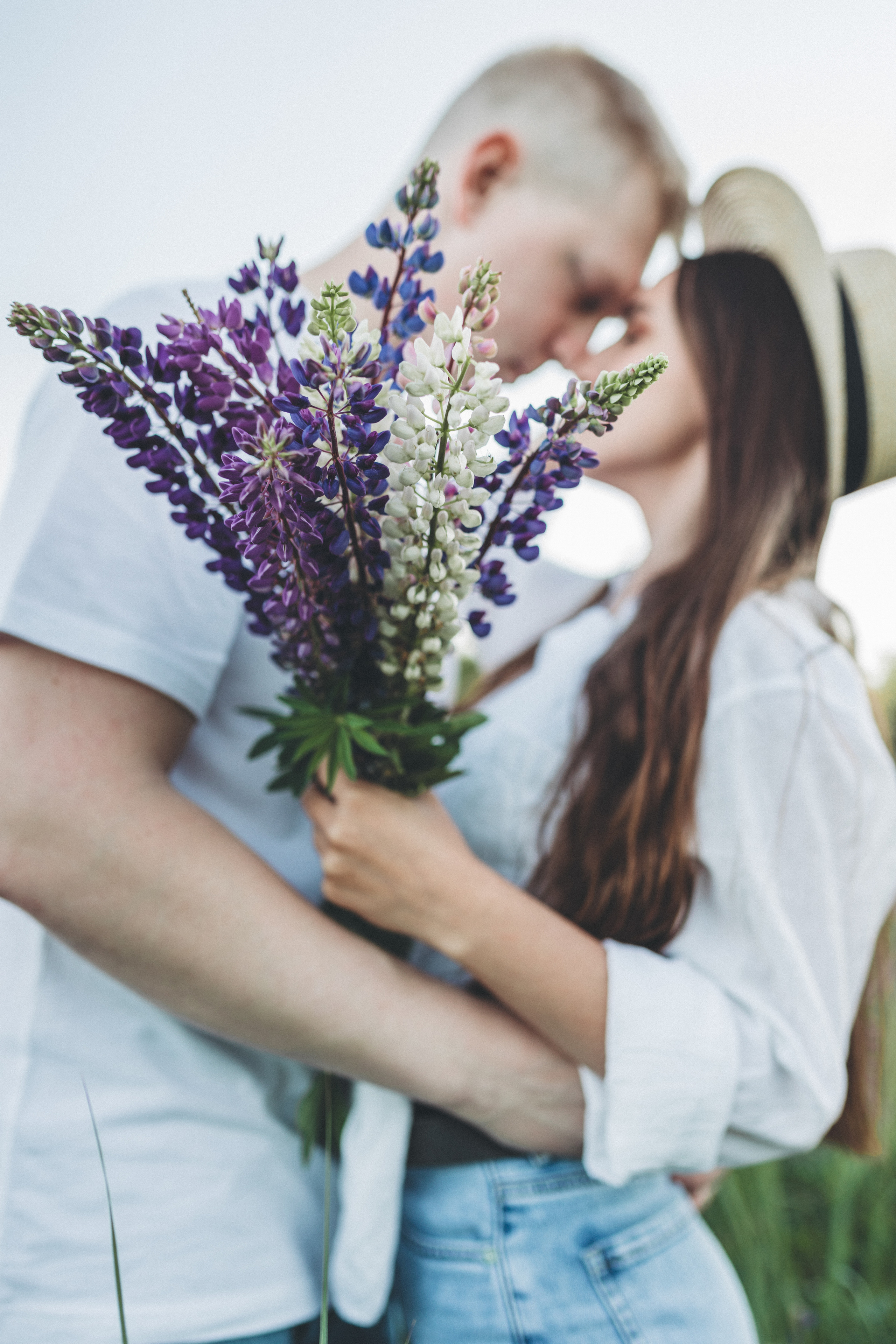 Прогулка по люпиновому полю с Лешей, Кристиной и Мишенькой. Мария Беседина. Фотография о любви