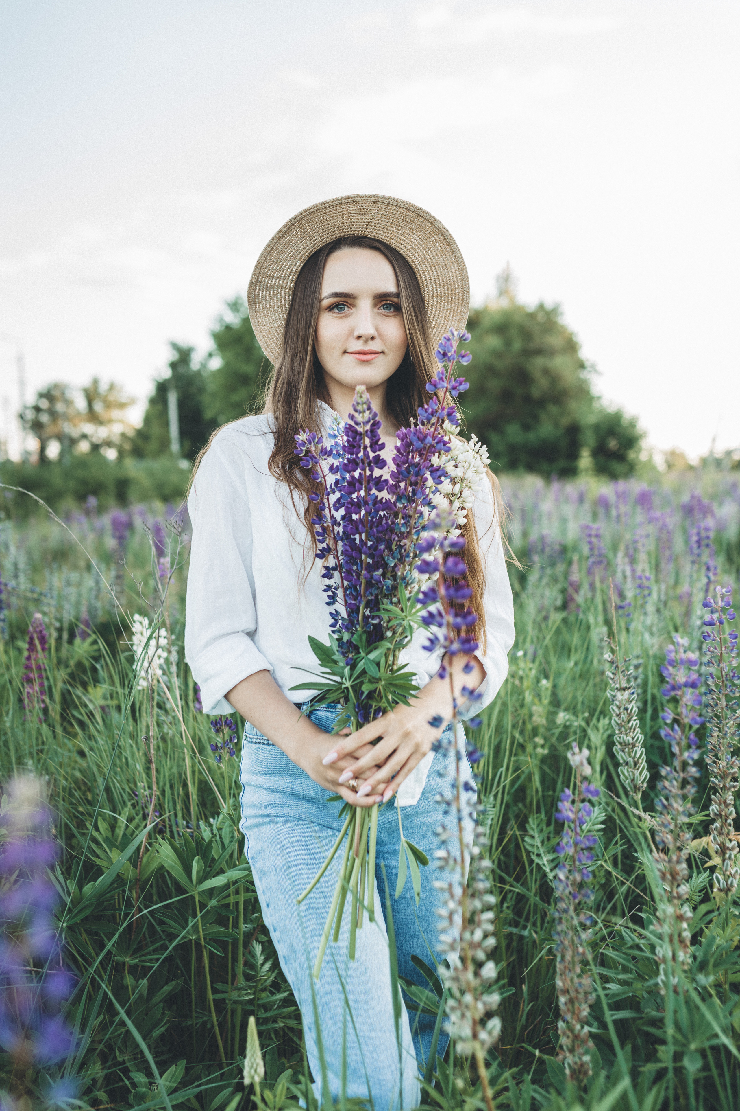 Прогулка по люпиновому полю с Лешей, Кристиной и Мишенькой. Мария Беседина. Фотография о любви