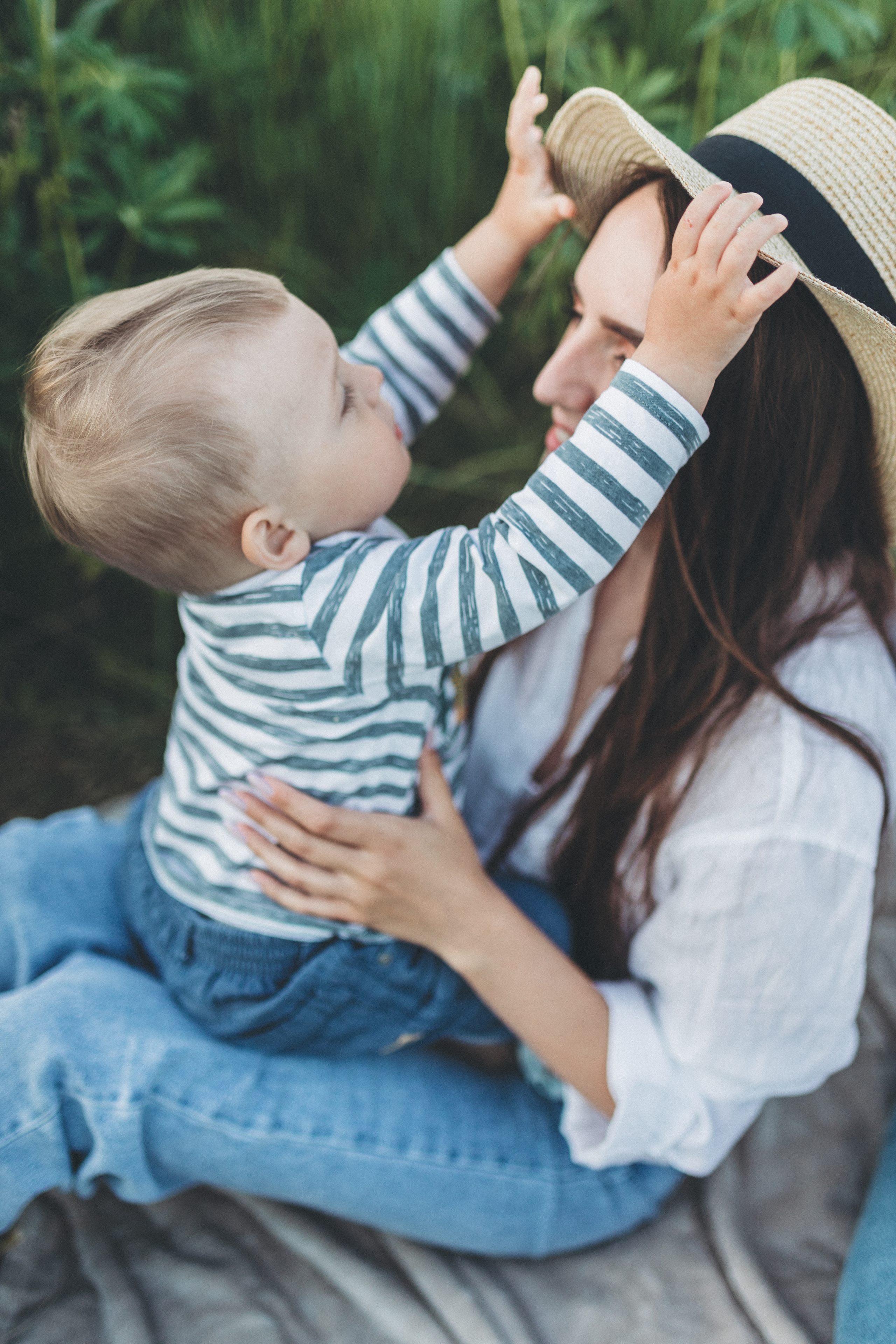 Прогулка по люпиновому полю с Лешей, Кристиной и Мишенькой. Мария Беседина. Фотография о любви