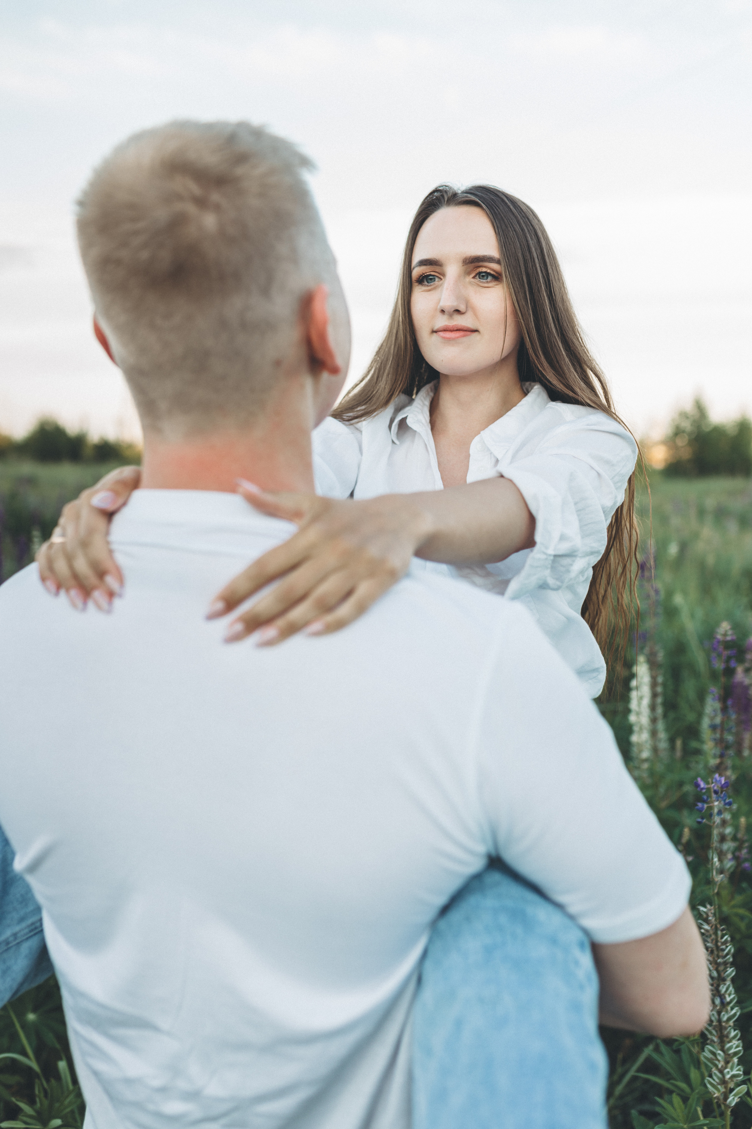 Прогулка по люпиновому полю с Лешей, Кристиной и Мишенькой. Мария Беседина. Фотография о любви