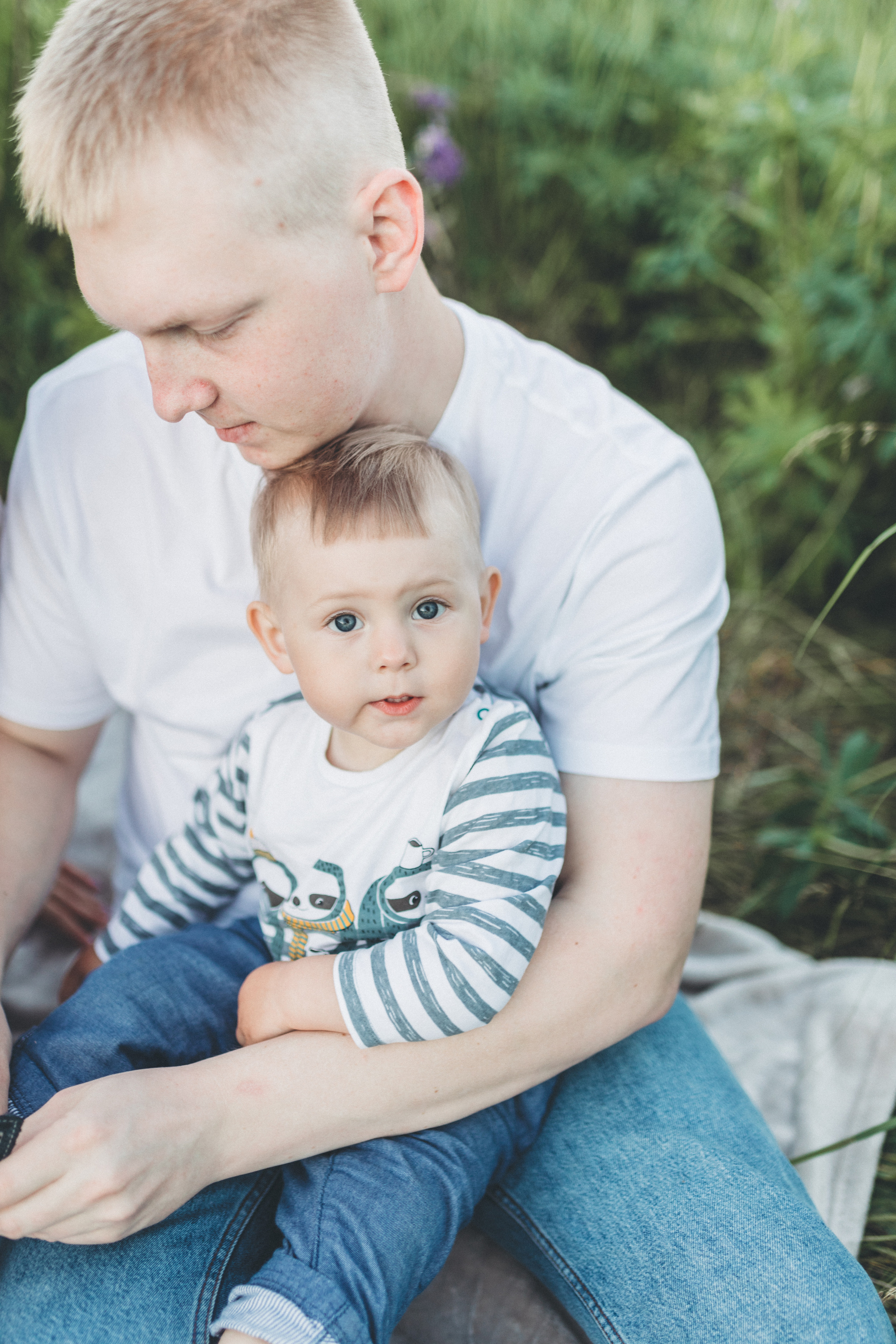 Прогулка по люпиновому полю с Лешей, Кристиной и Мишенькой. Мария Беседина. Фотография о любви