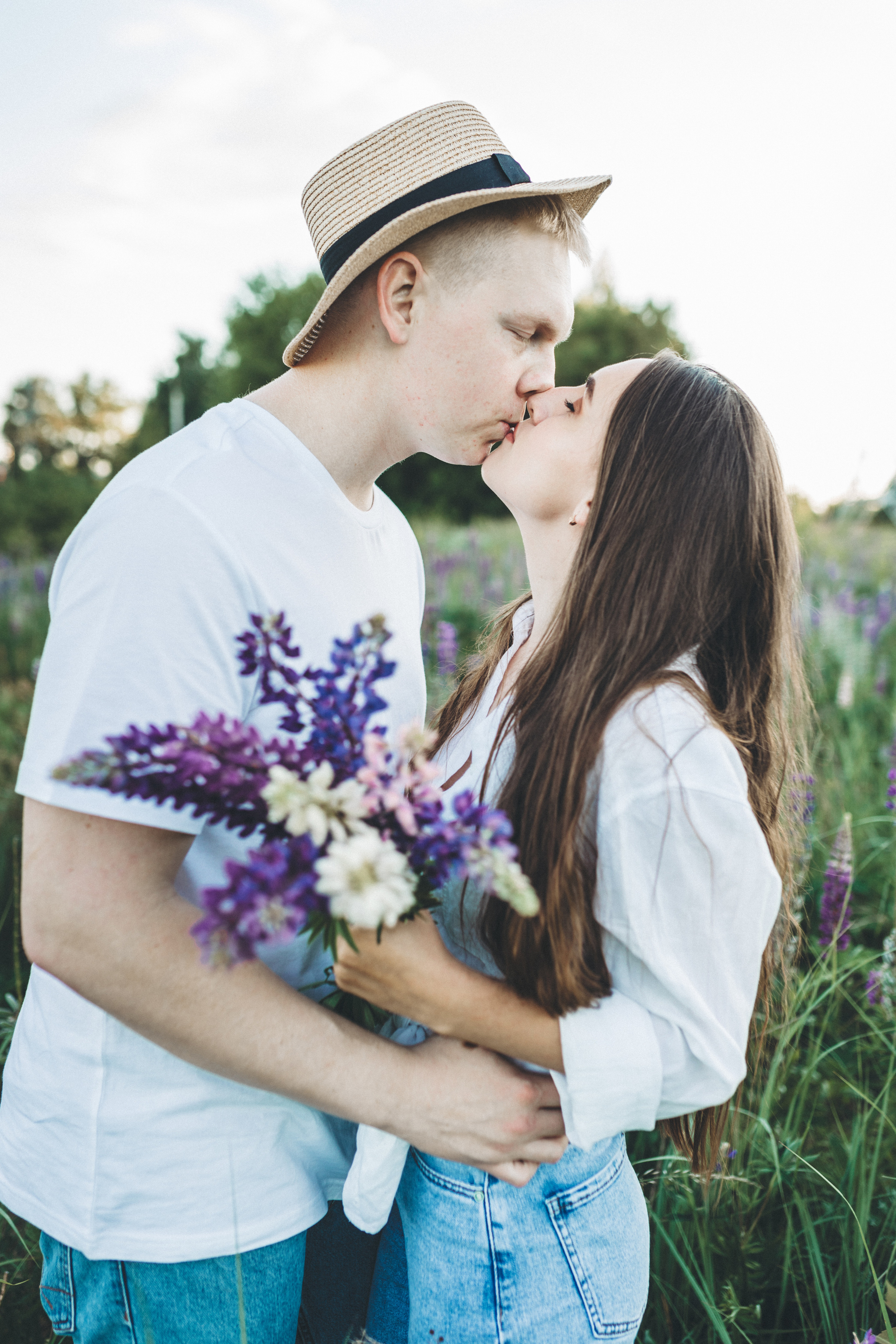 Прогулка по люпиновому полю с Лешей, Кристиной и Мишенькой. Мария Беседина. Фотография о любви
