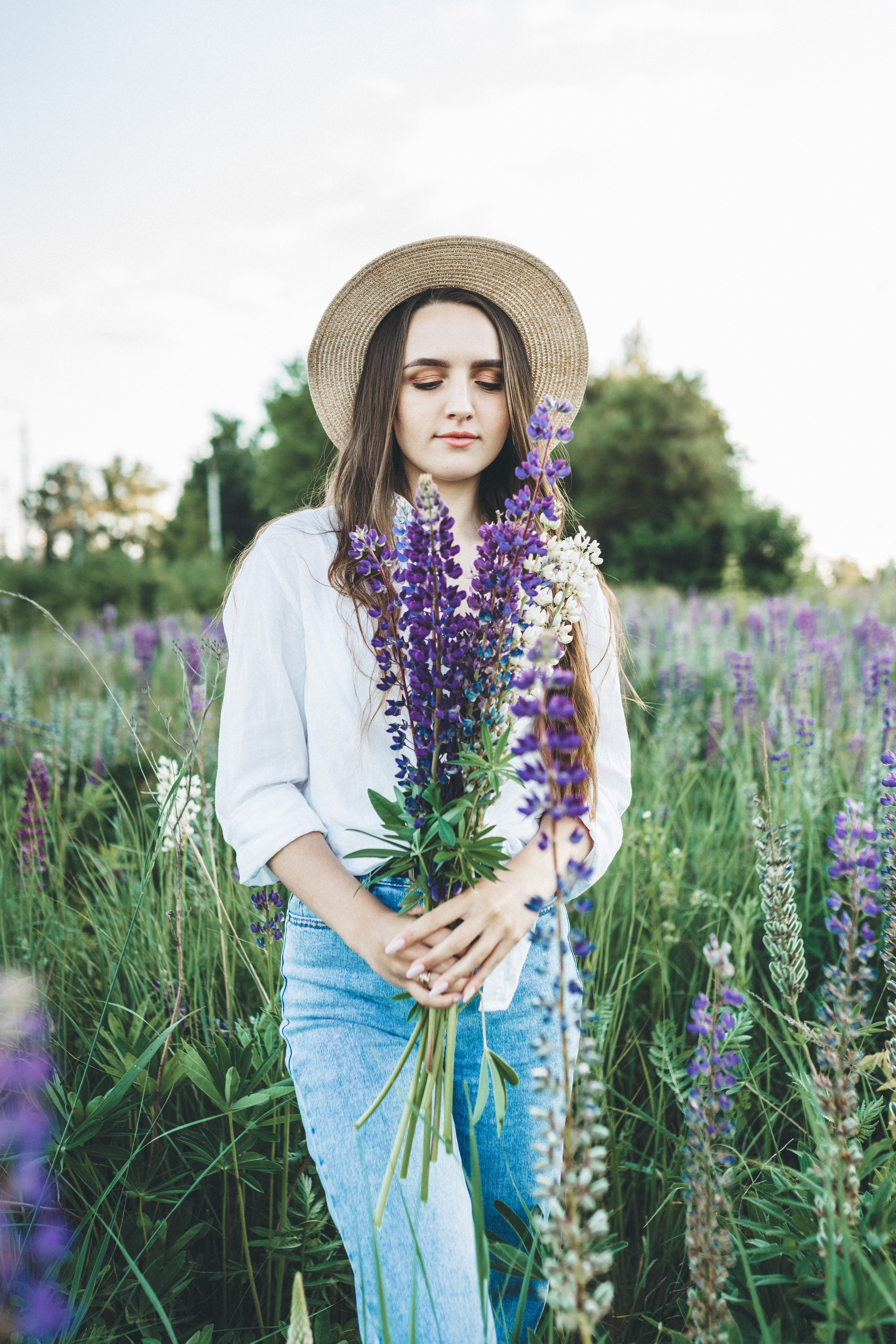 Прогулка по люпиновому полю с Лешей, Кристиной и Мишенькой. Мария Беседина. Фотография о любви