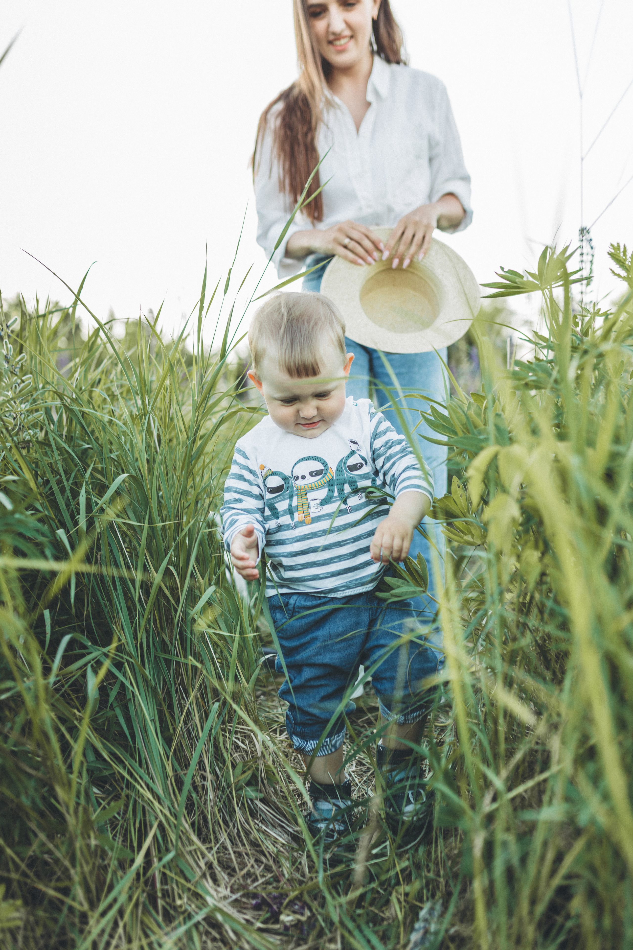 Прогулка по люпиновому полю с Лешей, Кристиной и Мишенькой. Мария Беседина. Фотография о любви