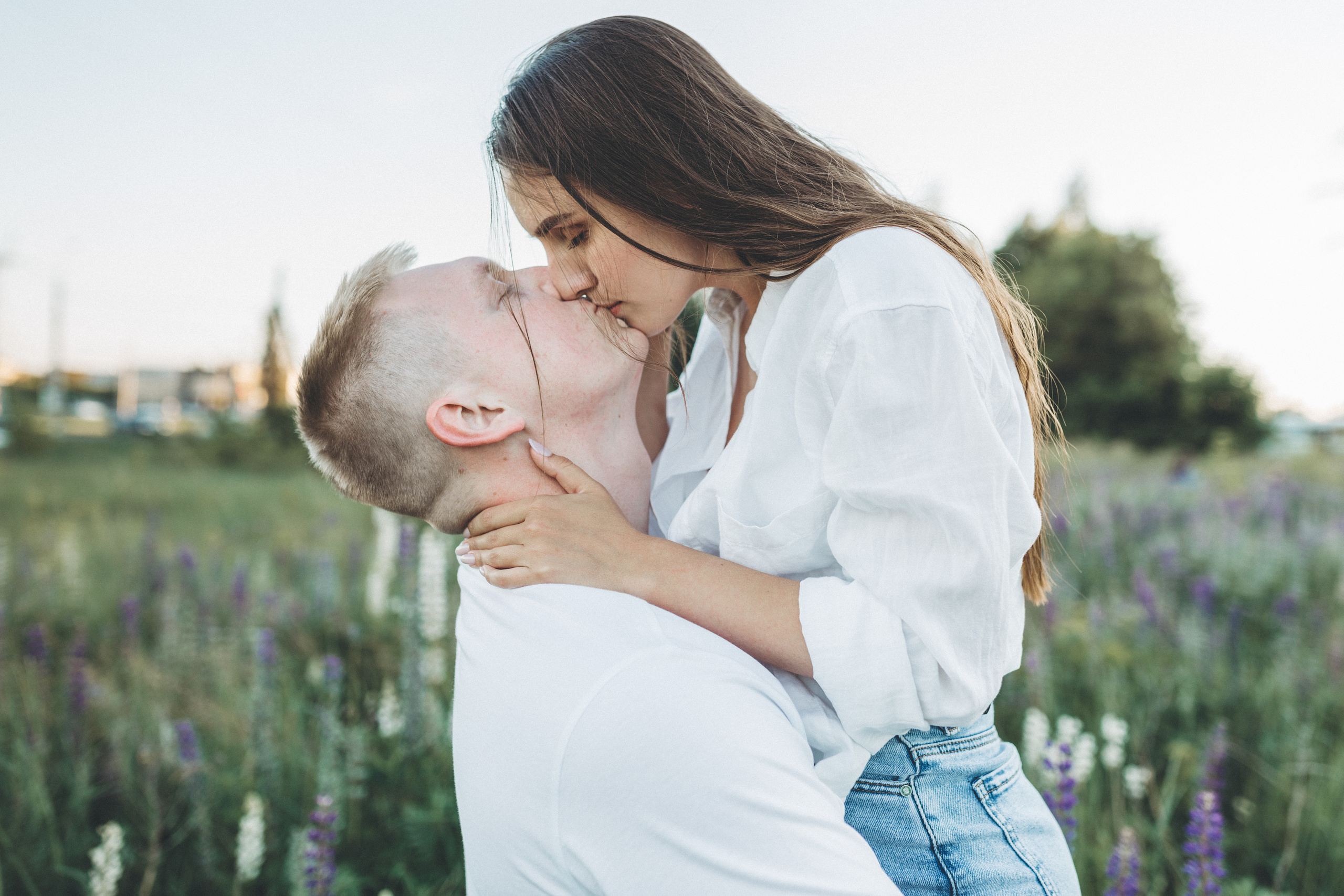 Прогулка по люпиновому полю с Лешей, Кристиной и Мишенькой. Мария Беседина. Фотография о любви