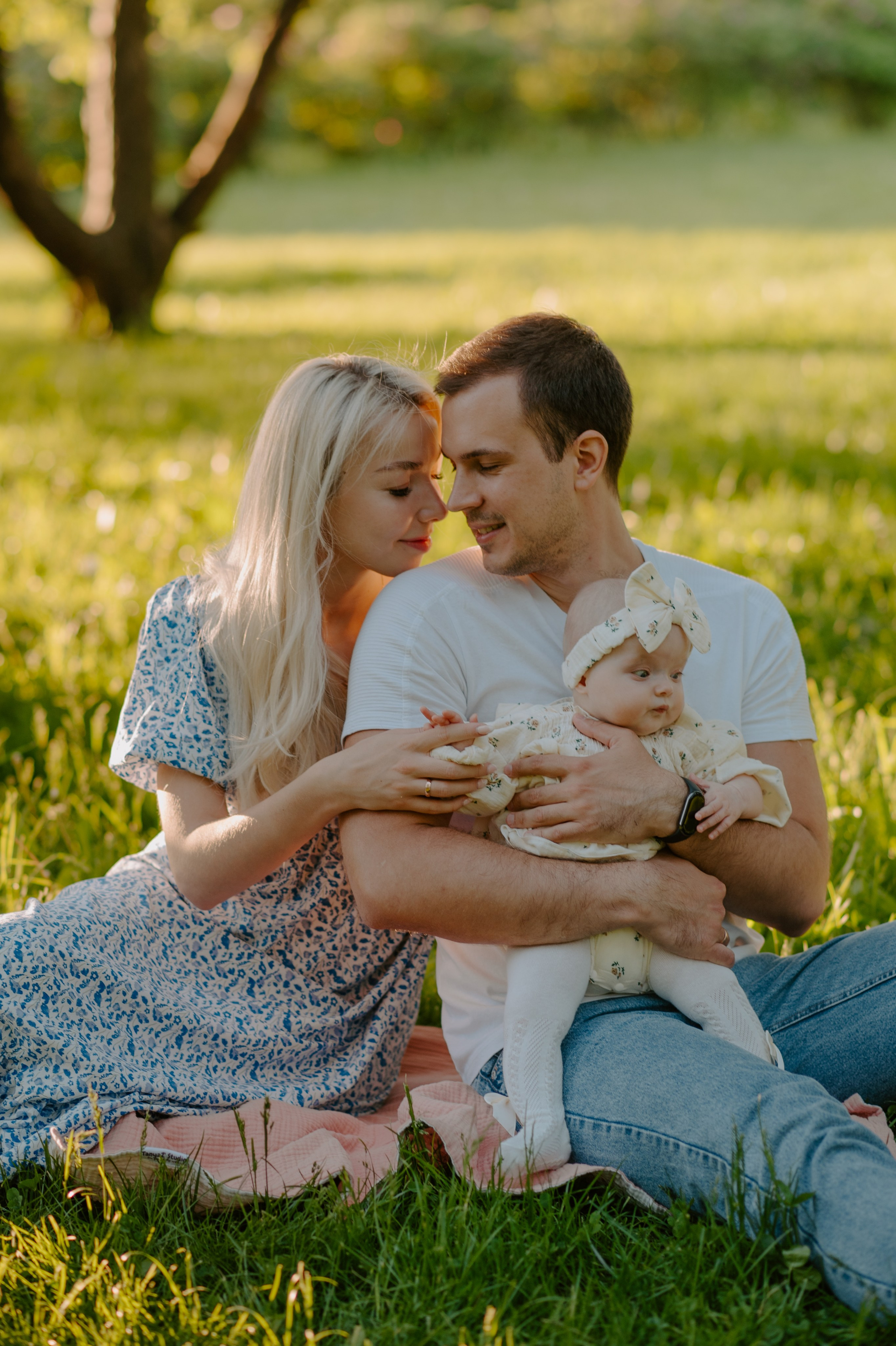 Вечерело в яблочном саду. Свадебный, репортажный и семейный фотограф в Москве Арина Зак