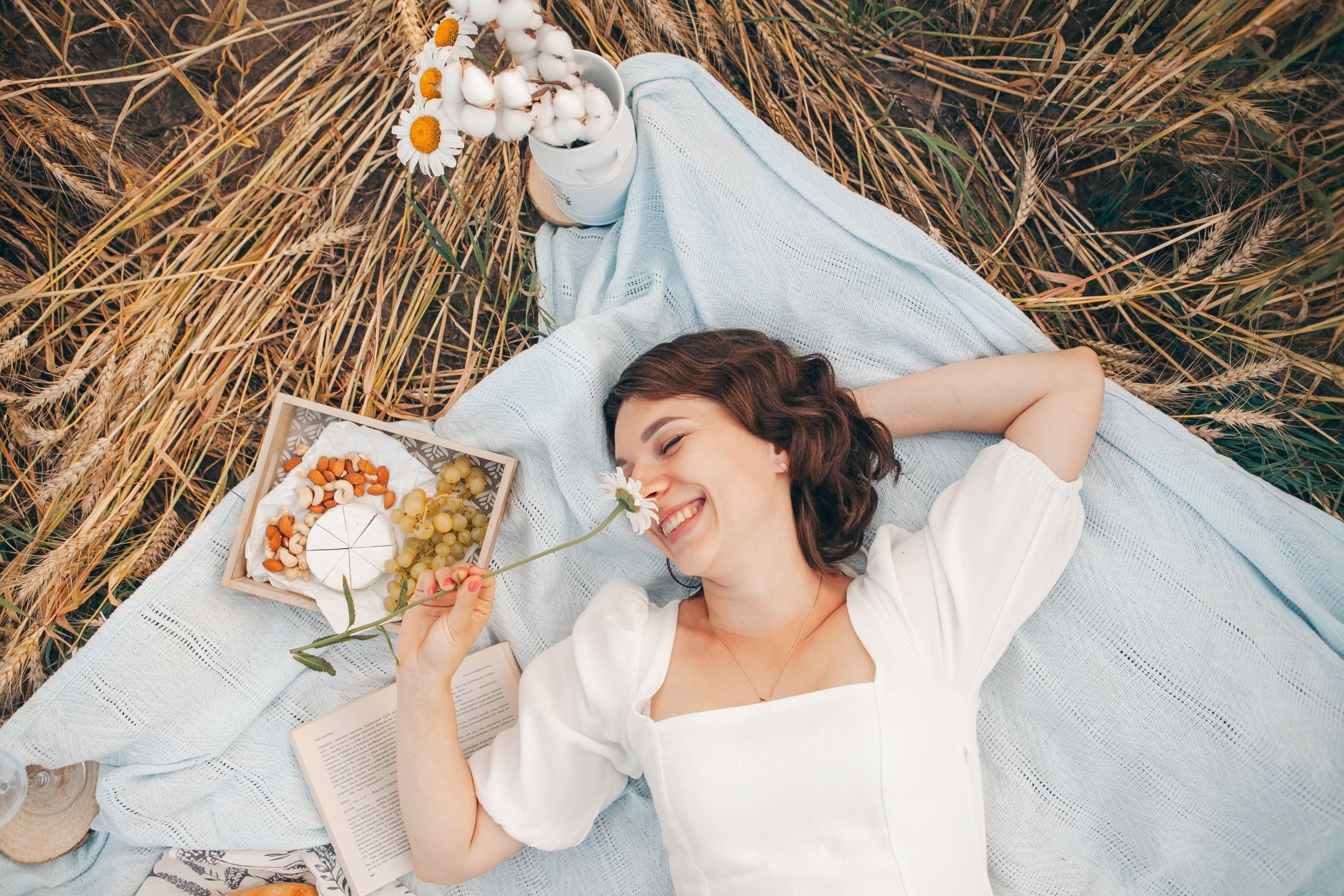 Семейная фотосессия в поле на закате. Фотограф Ольга Ефремова