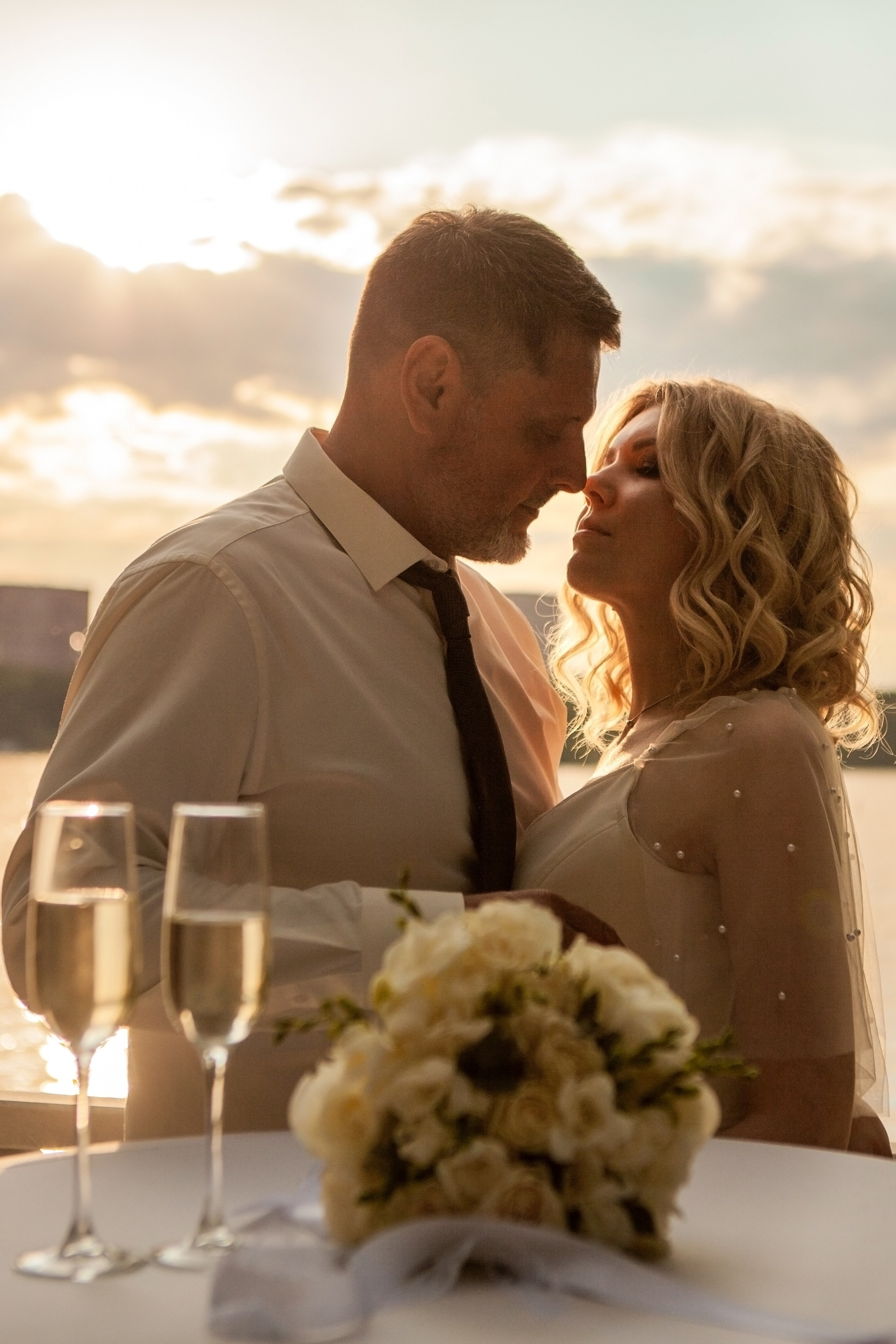 Фотосессия молодоженов на пляже Рублево. Фотограф Ольга Ефремова