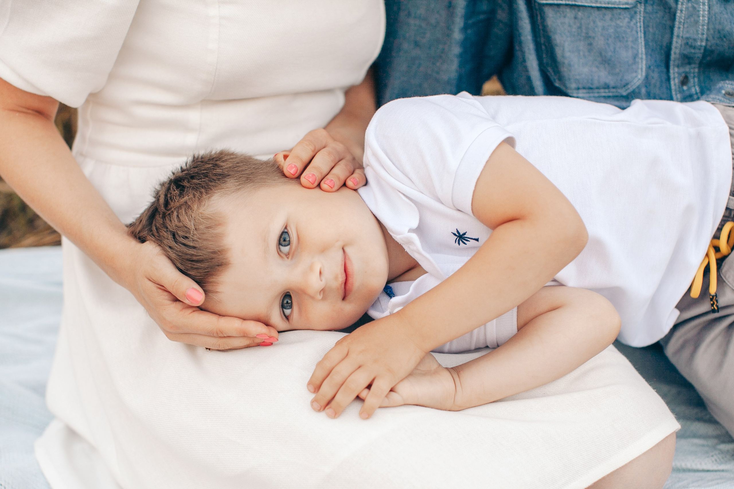 Семейная фотосессия в поле на закате. Фотограф Ольга Ефремова