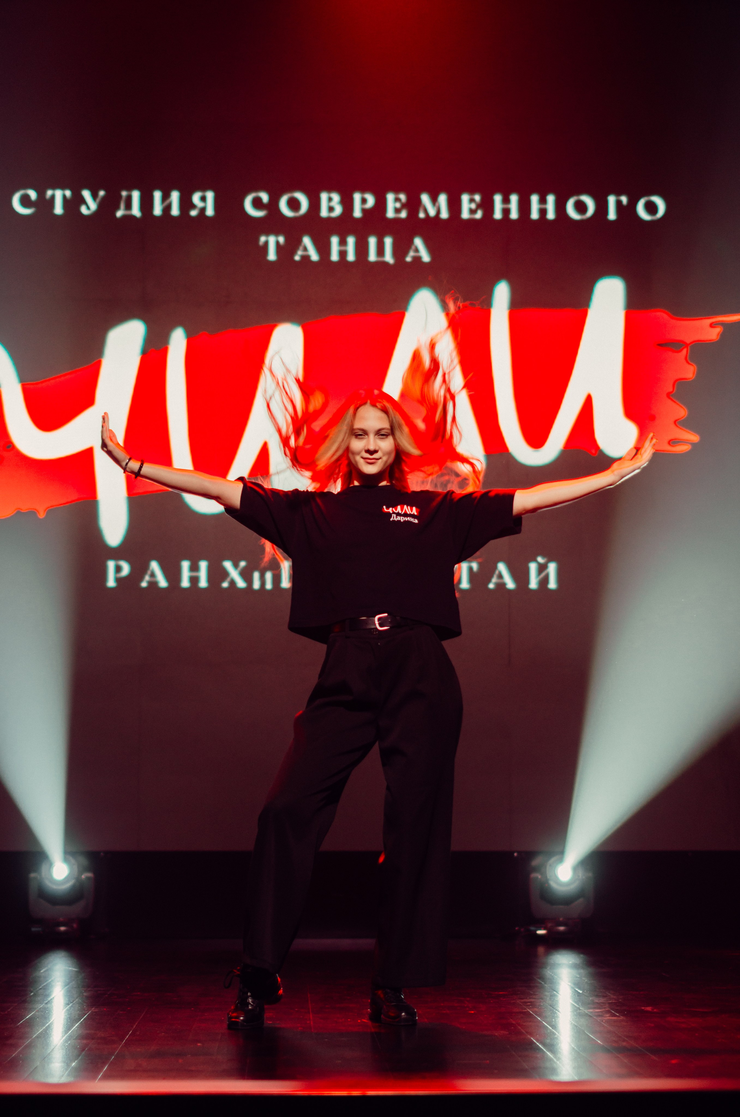 Групповая фотосъемка танцевального коллектива. Денисова Аля — фотограф для парных съемок и индивидуальных историй в Барнауле