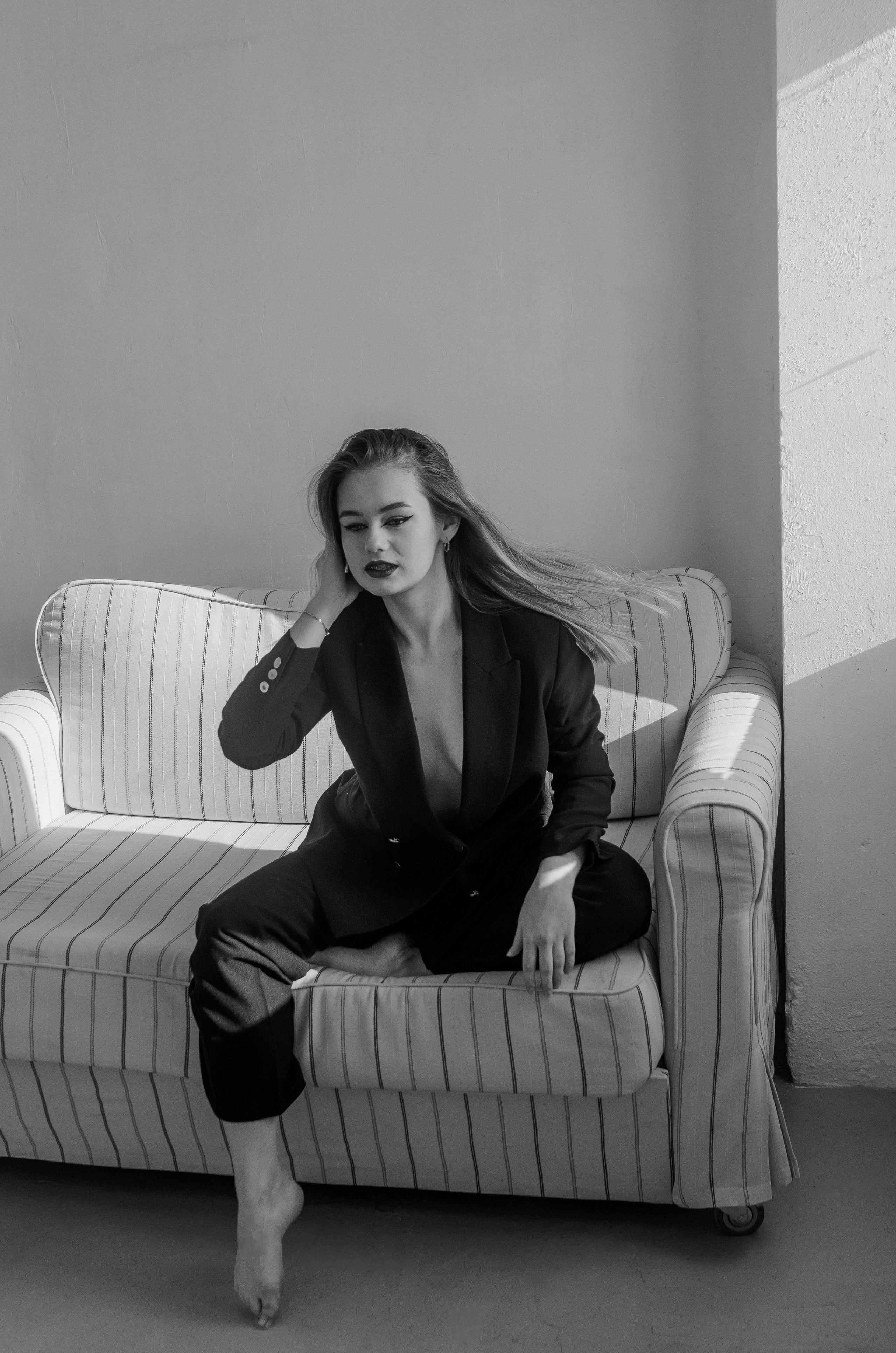 Женская фотосессия в стиле минимализм. Денисова Аля — фотограф для парных съемок и индивидуальных историй в Барнауле