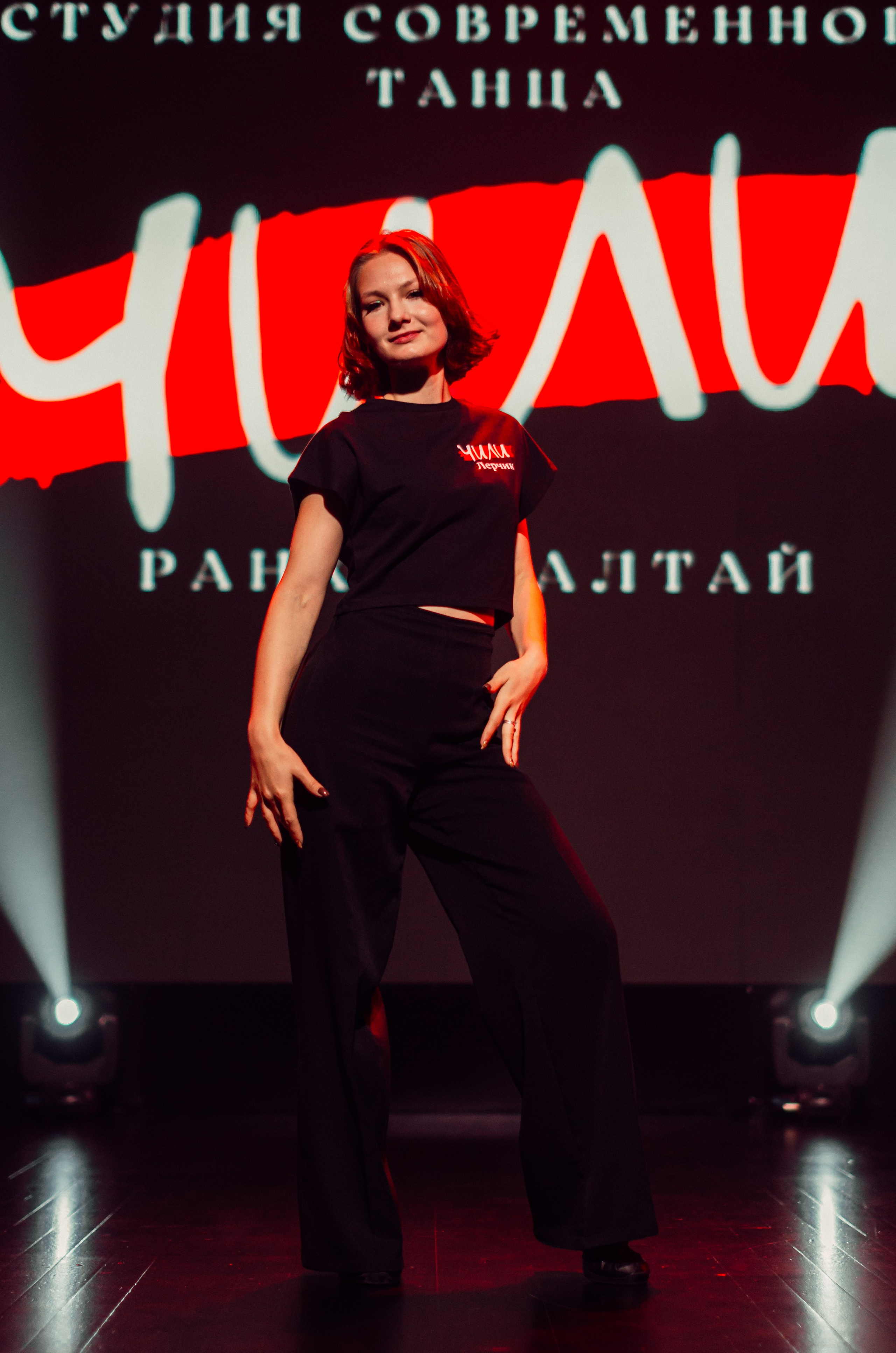 Групповая фотосъемка танцевального коллектива. Денисова Аля — фотограф для парных съемок и индивидуальных историй в Барнауле