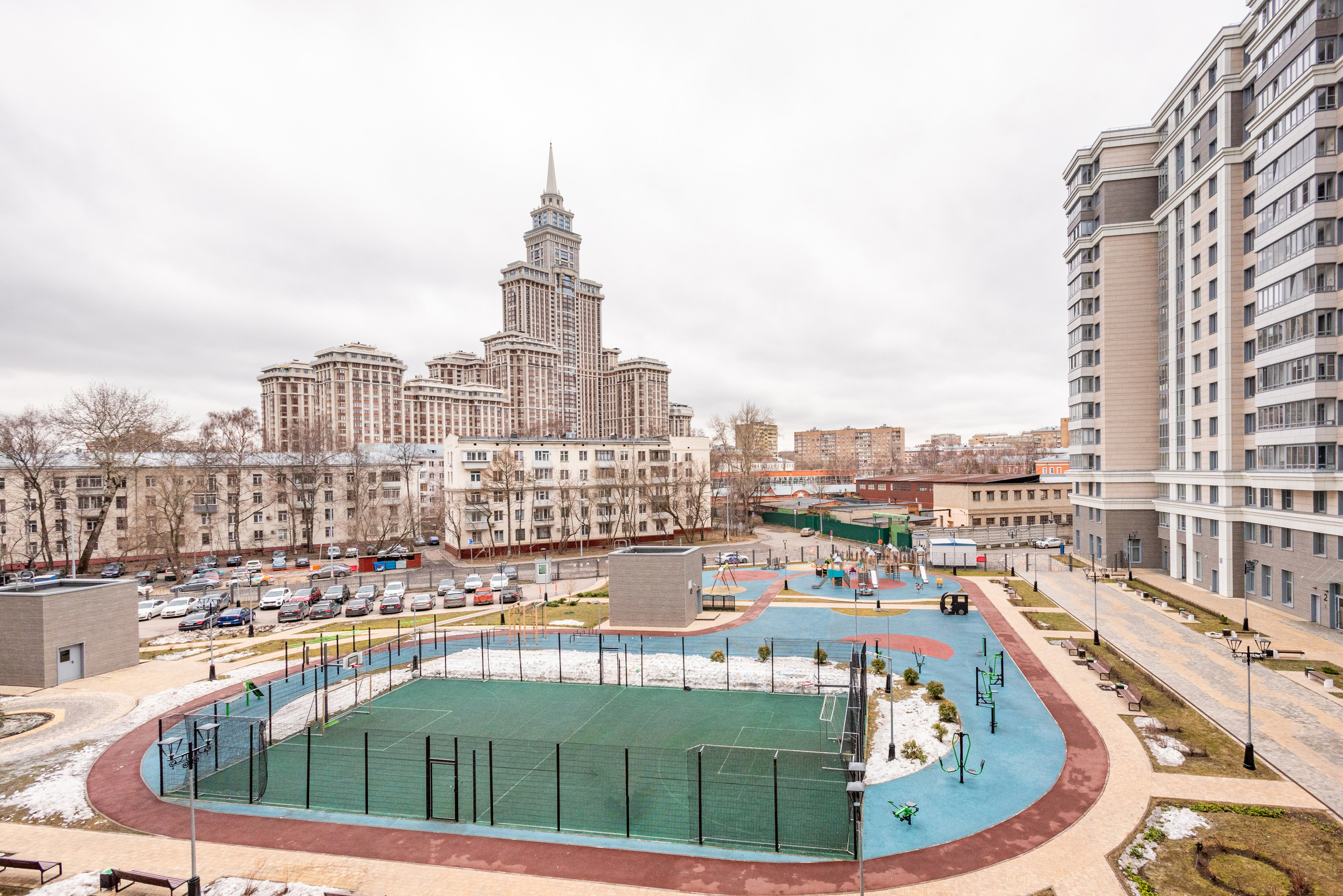 Вид с окна на высотку "Сокол"