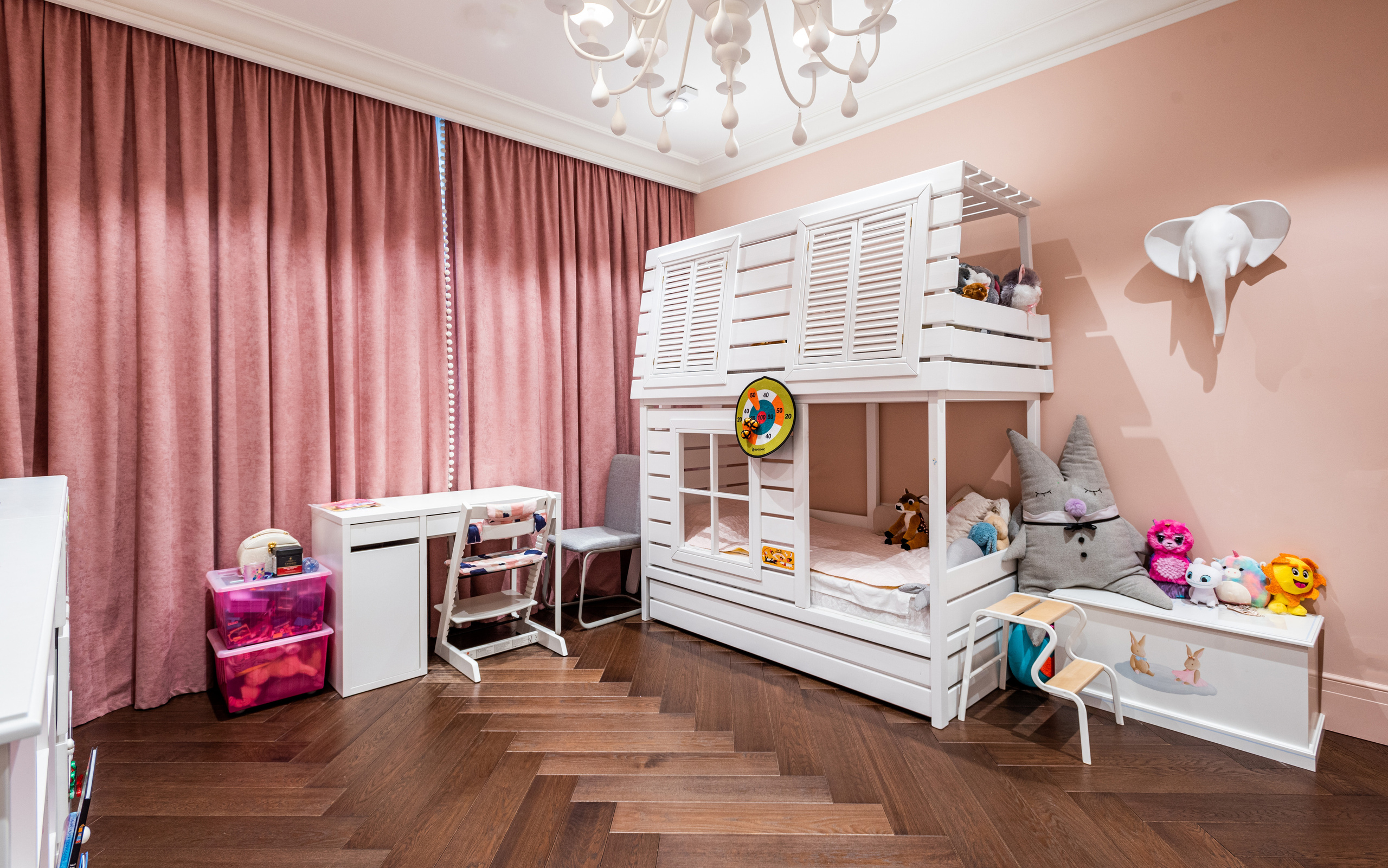 двухъярусная кровать в виде домика для маленькой леди