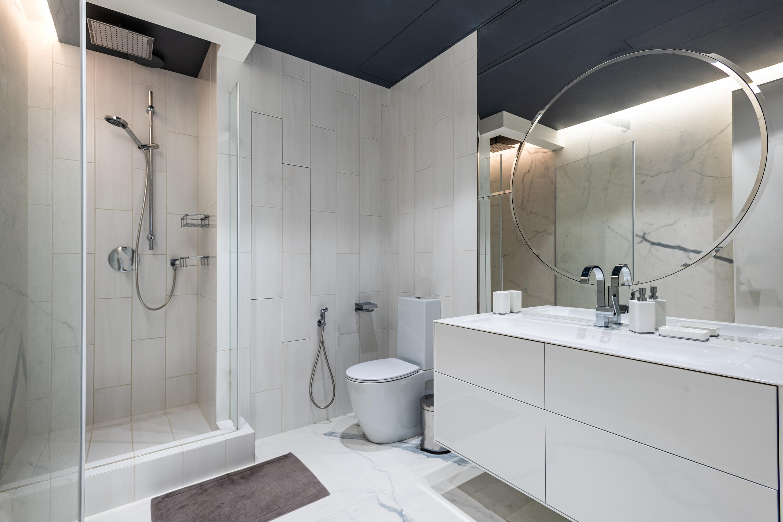 Просторная ванная комната 