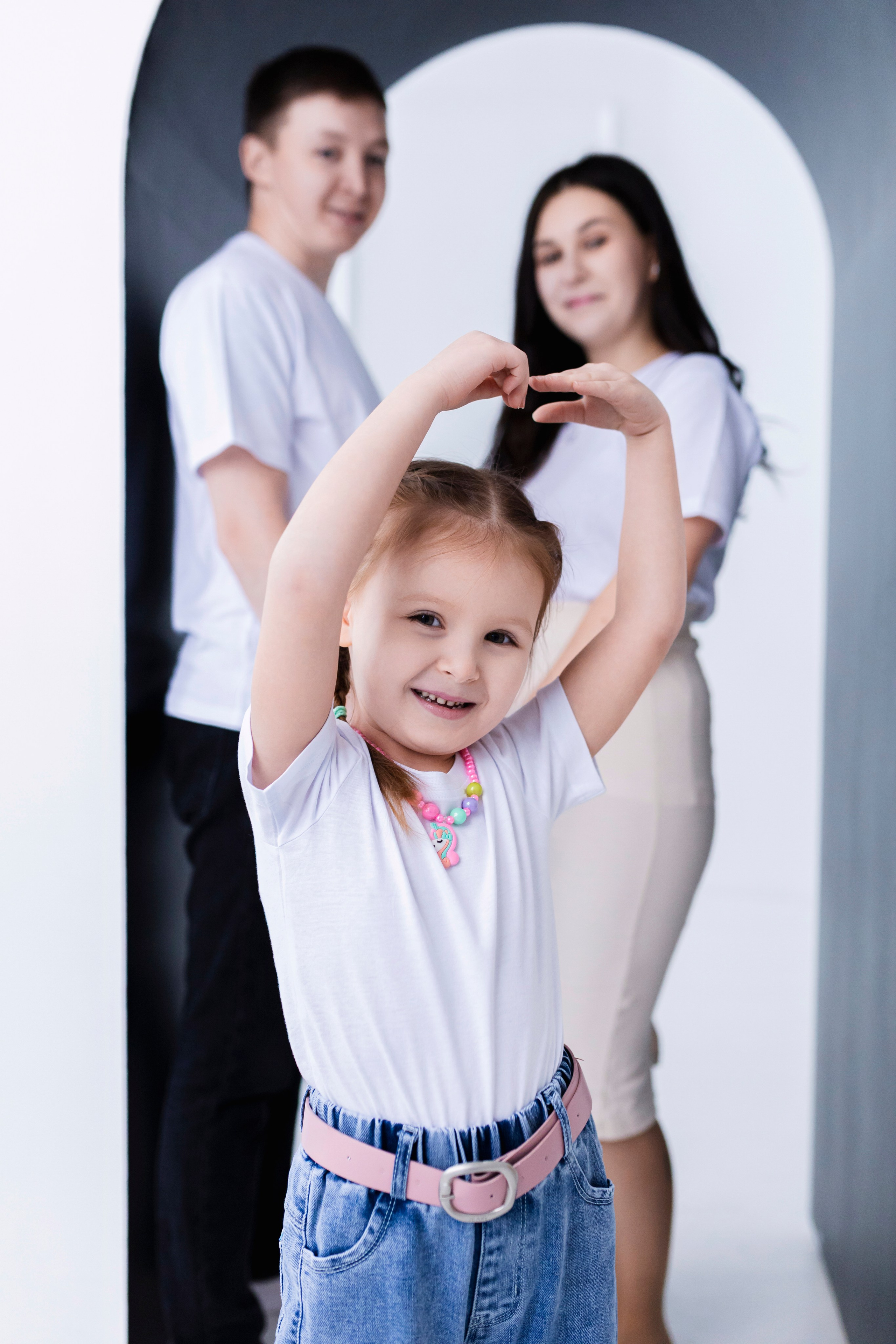 Фотосессия в студии для Дениса Ульяны и Киры. Фотограф Каримов Виктор